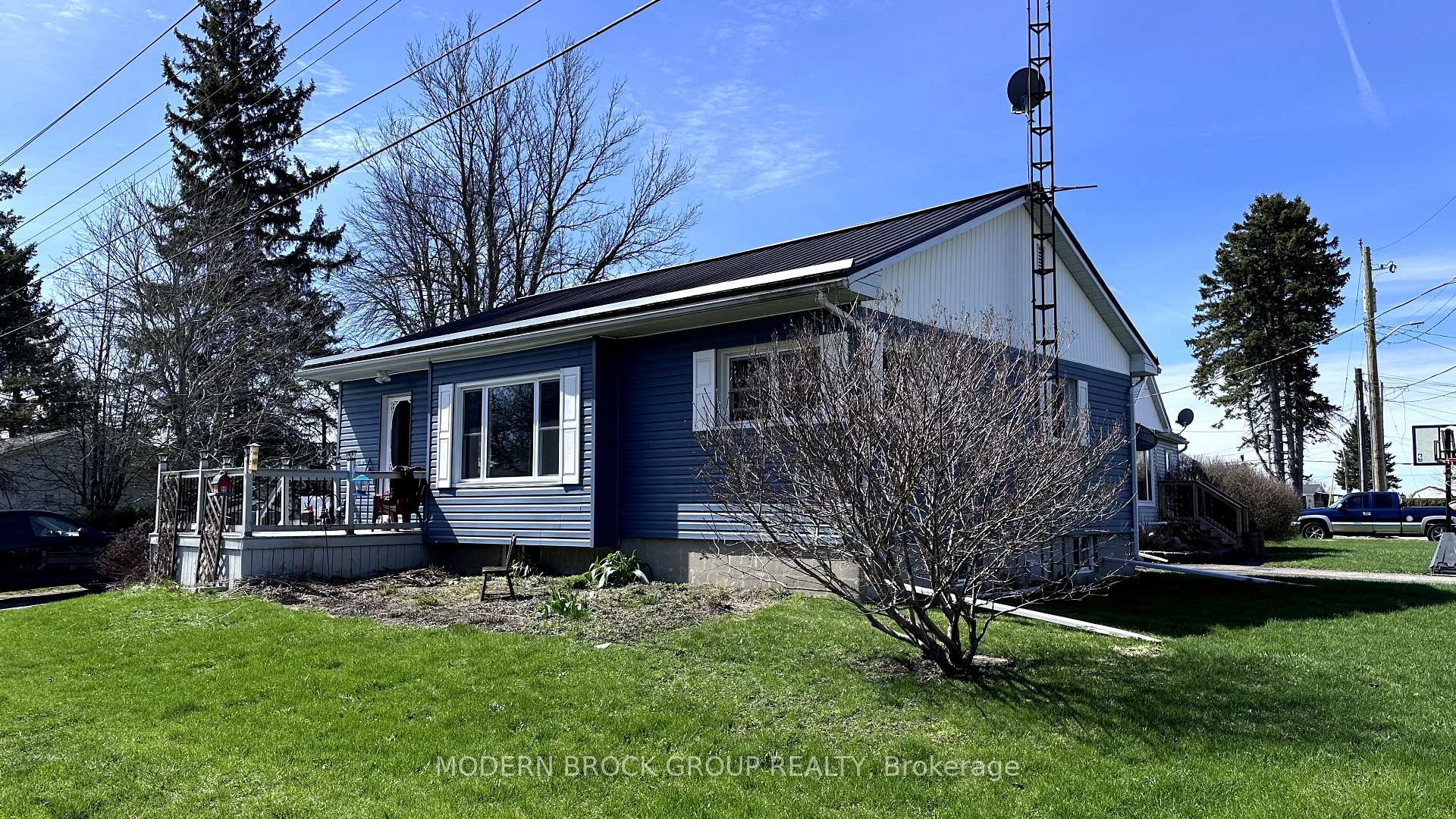 Photo 2 of 3052 Walker Street W, Edwardsburgh/Cardinal, Town of Cardinal — HOMEH