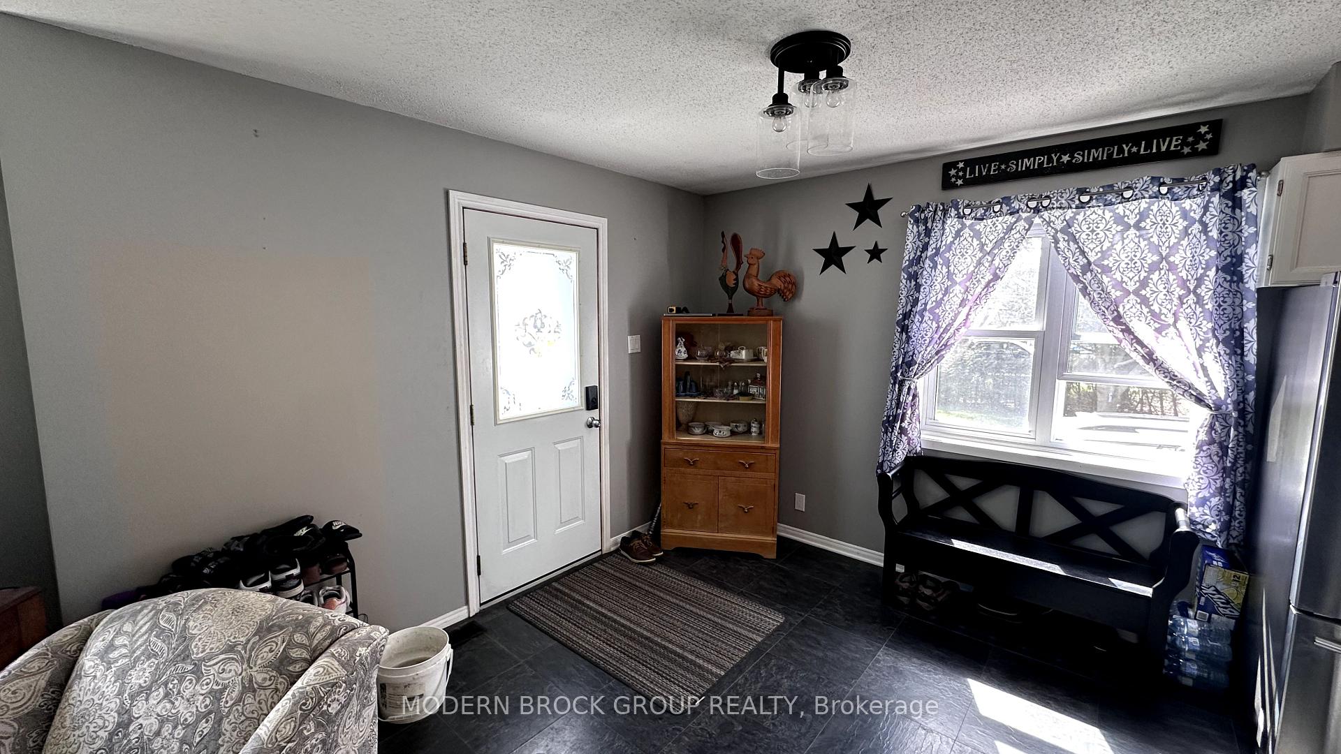 Photo 5 of 3052 Walker Street W, Edwardsburgh/Cardinal, Town of Cardinal — HOMEH