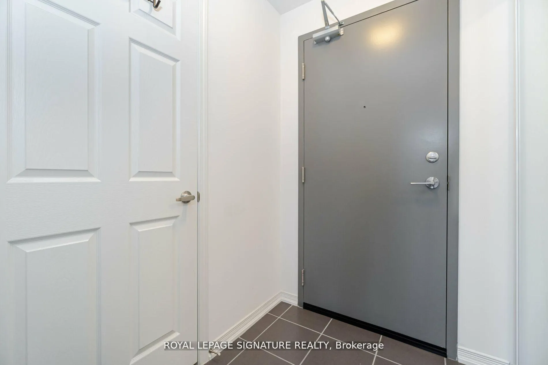 Photo 5 of Unit 314, 50 Sky Harbour Drive, Brampton, Bram West — HOMEH