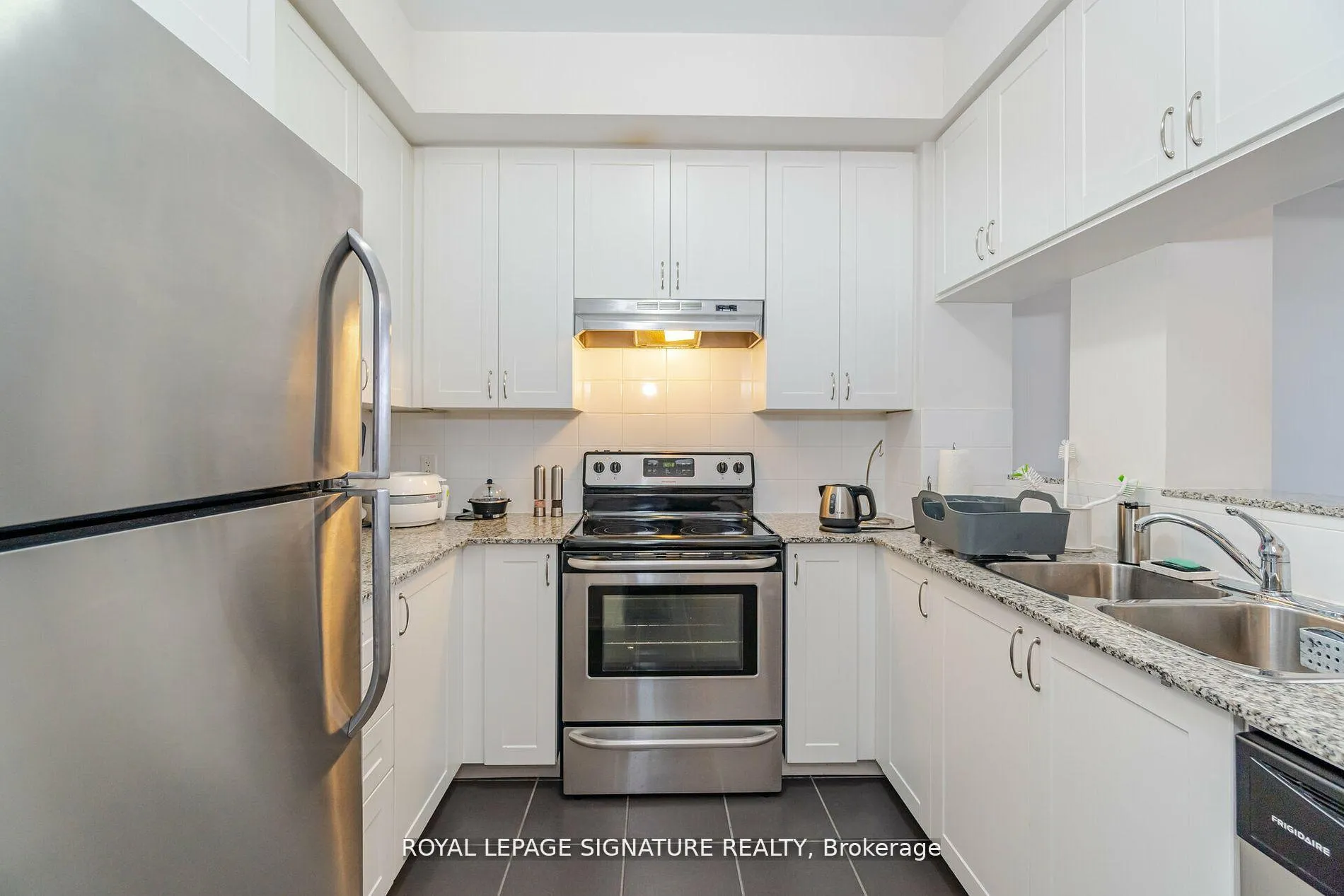 Photo 7 of Unit 314, 50 Sky Harbour Drive, Brampton, Bram West — HOMEH