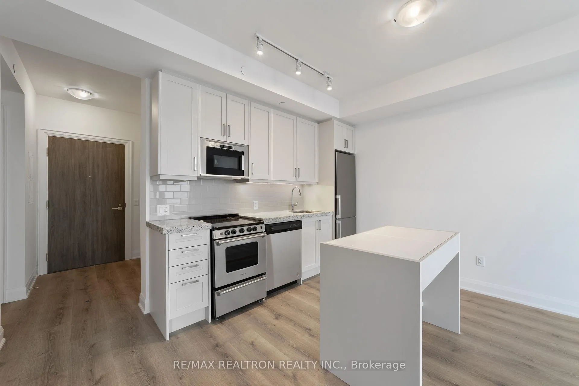 Photo 2 of Unit 1403w, 10 Gatineau Drive, Vaughan, Beverley Glen — HOMEH