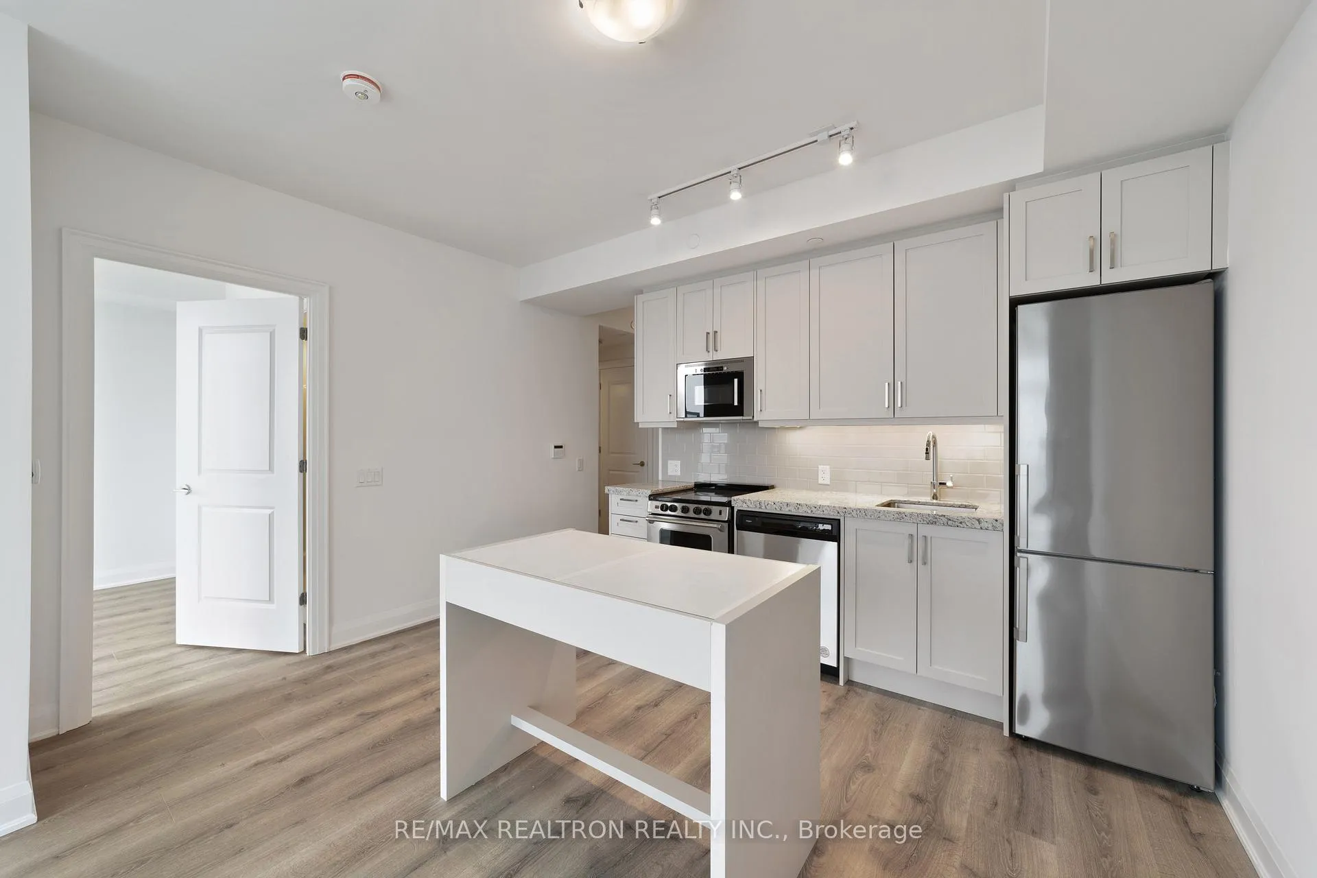 Photo 3 of Unit 1403w, 10 Gatineau Drive, Vaughan, Beverley Glen — HOMEH