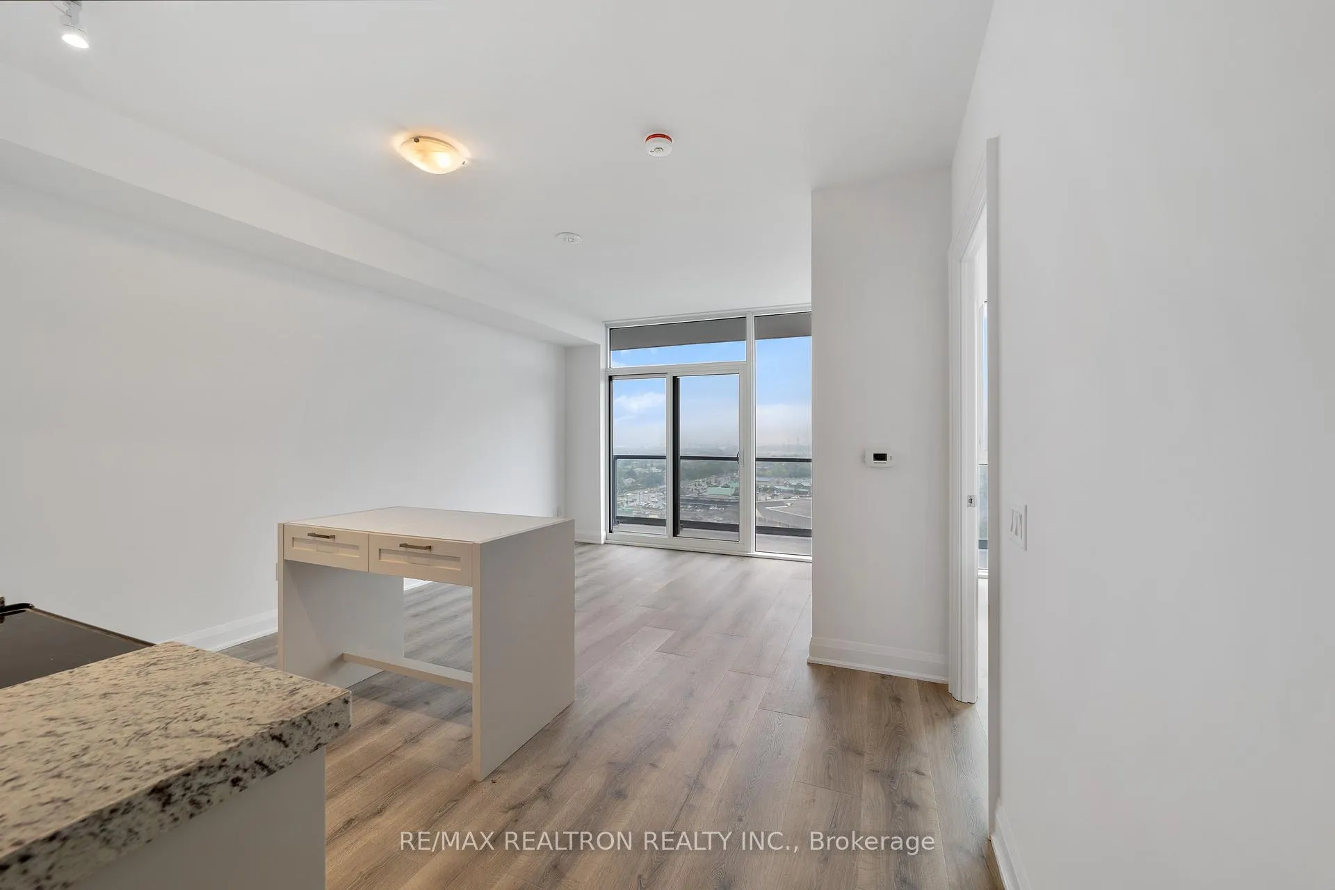 Photo 4 of Unit 1403w, 10 Gatineau Drive, Vaughan, Beverley Glen — HOMEH