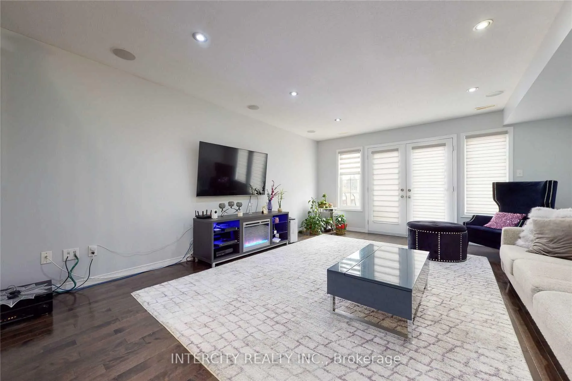 Photo 3 of Unit 1A, 50 Howe Drive, Kitchener, Laurentian Hills — HOMEH