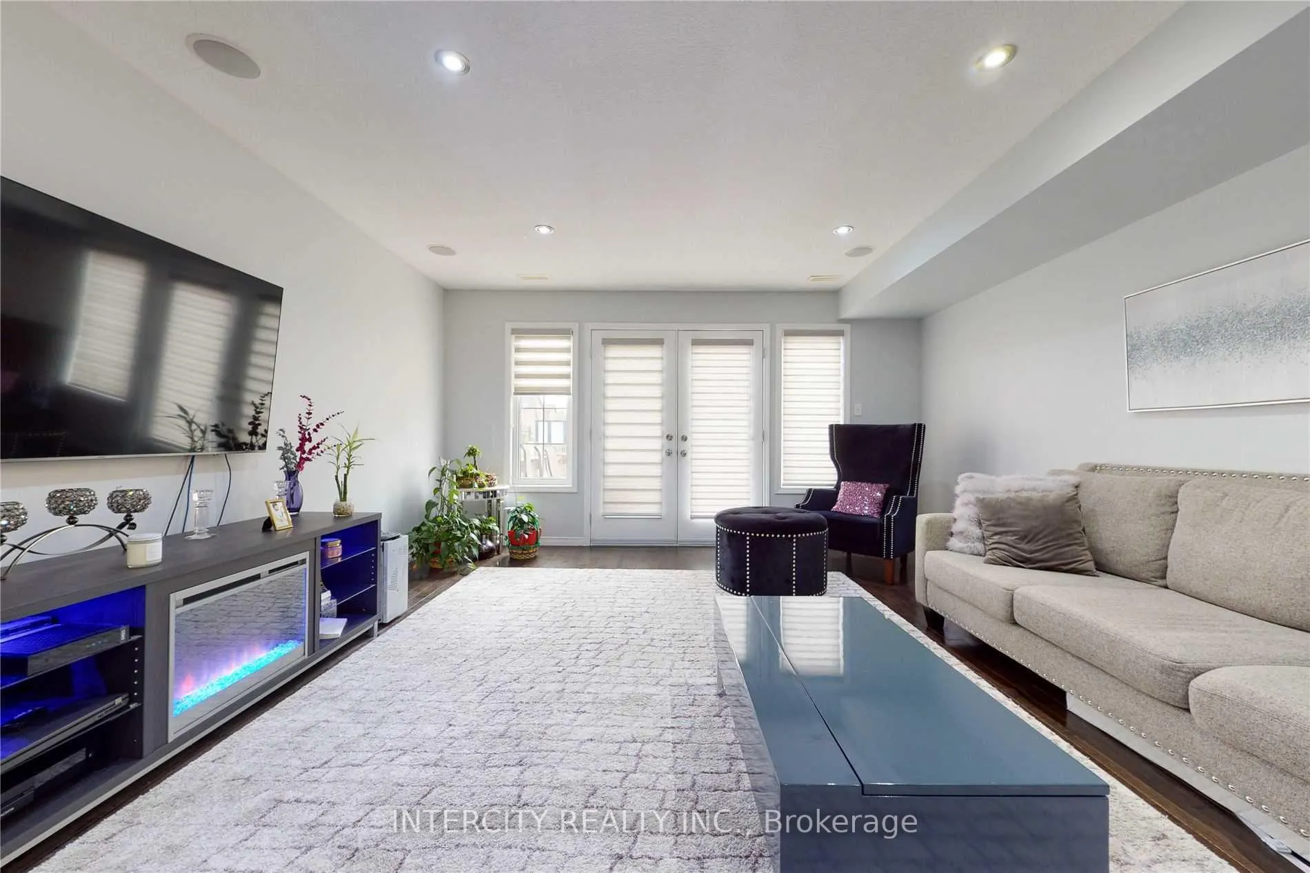 Photo 4 of Unit 1A, 50 Howe Drive, Kitchener, Laurentian Hills — HOMEH