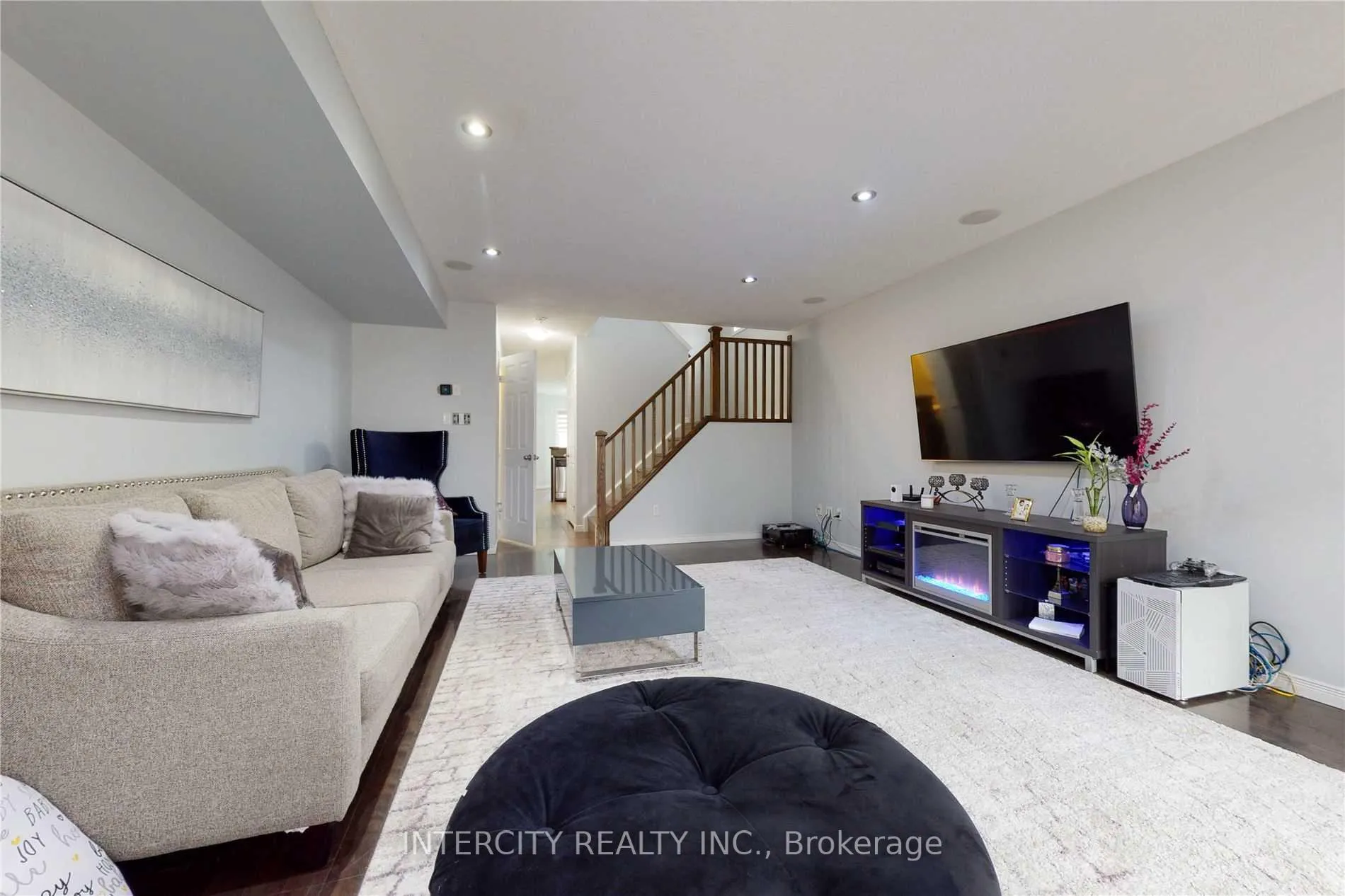 Photo 5 of Unit 1A, 50 Howe Drive, Kitchener, Laurentian Hills — HOMEH