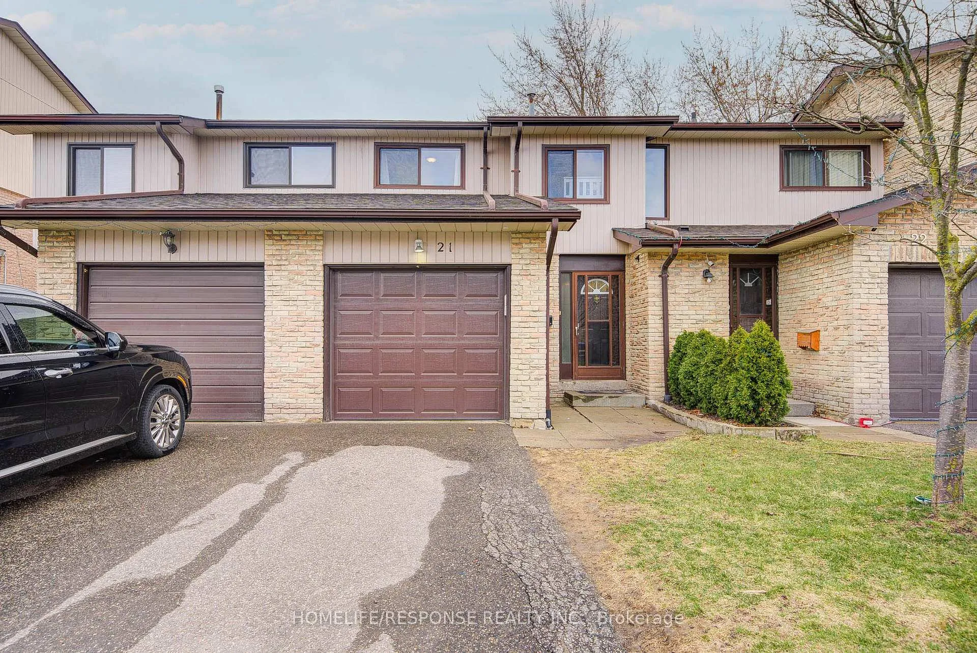 Front of 21 Dawson Crescent