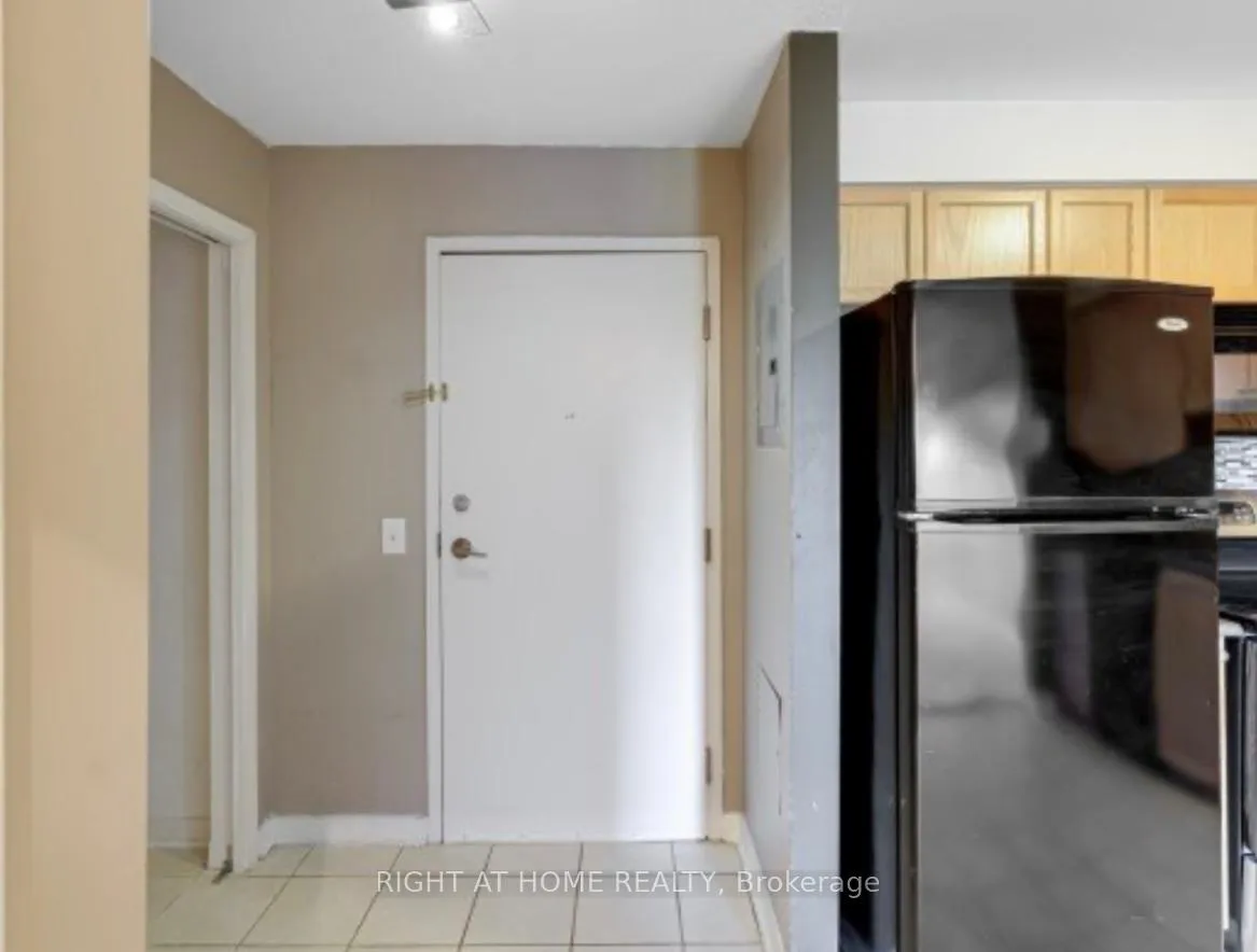 Photo 4 of Unit 1209, 8 Dayspring Circle, Brampton, Goreway Drive Corridor — HOMEH