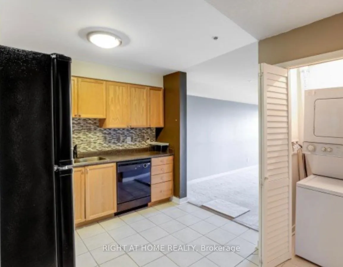 Photo 5 of Unit 1209, 8 Dayspring Circle, Brampton, Goreway Drive Corridor — HOMEH
