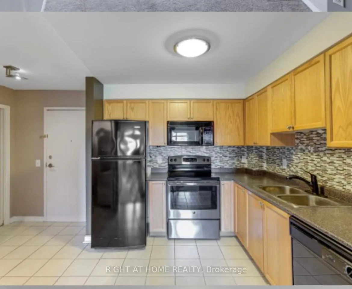 Photo 9 of Unit 1209, 8 Dayspring Circle, Brampton, Goreway Drive Corridor — HOMEH