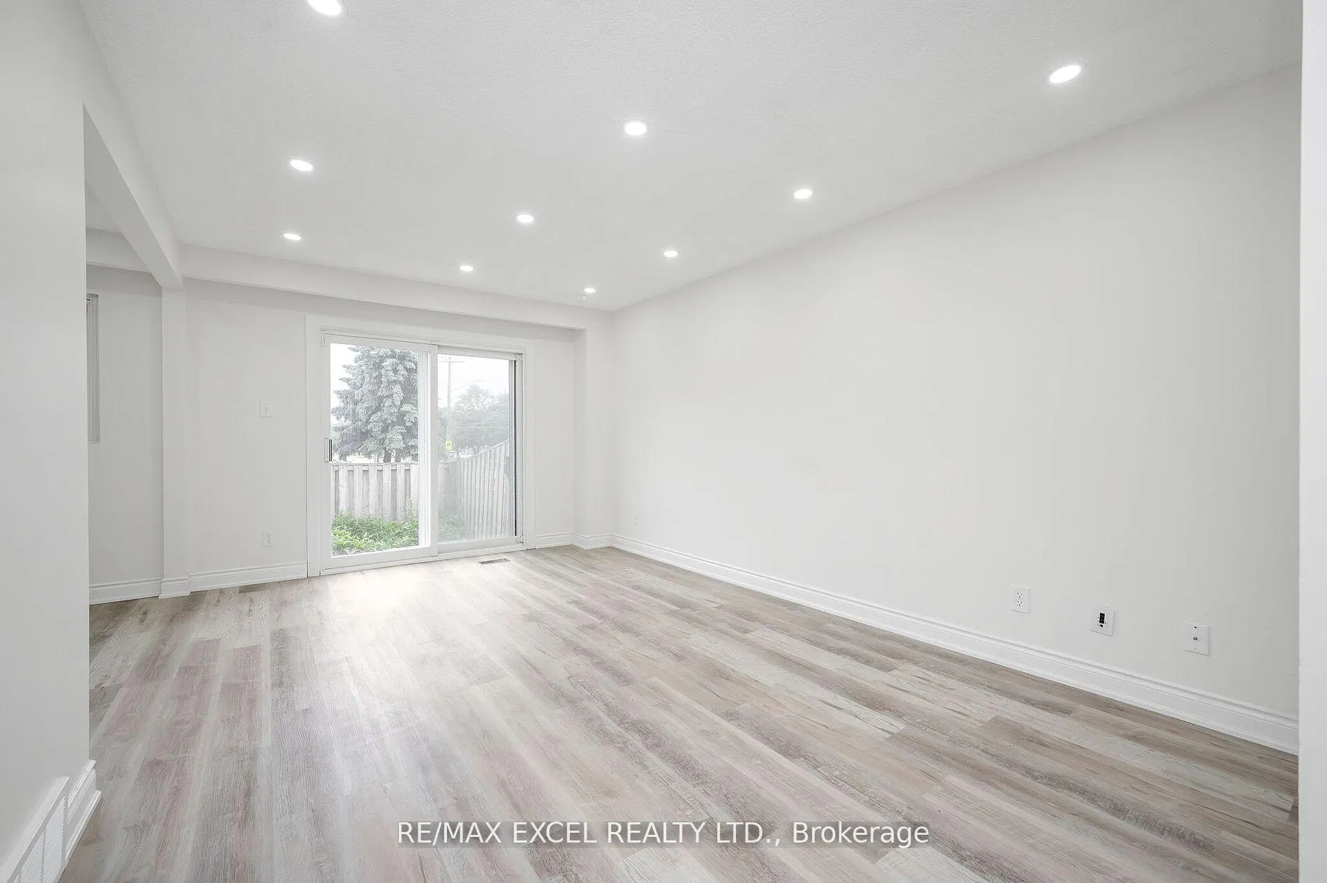 Photo 9 of Unit 1, 55 Bryna Avenue, Hamilton, Greeningdon — HOMEH