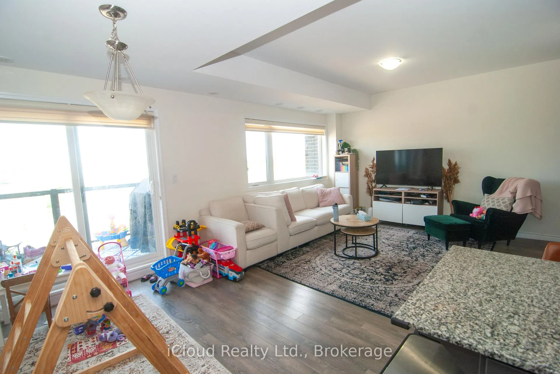 Photo 7 of Unit 15, 220 Lagerfeld Drive, Brampton, Northwest Brampton — HOMEH