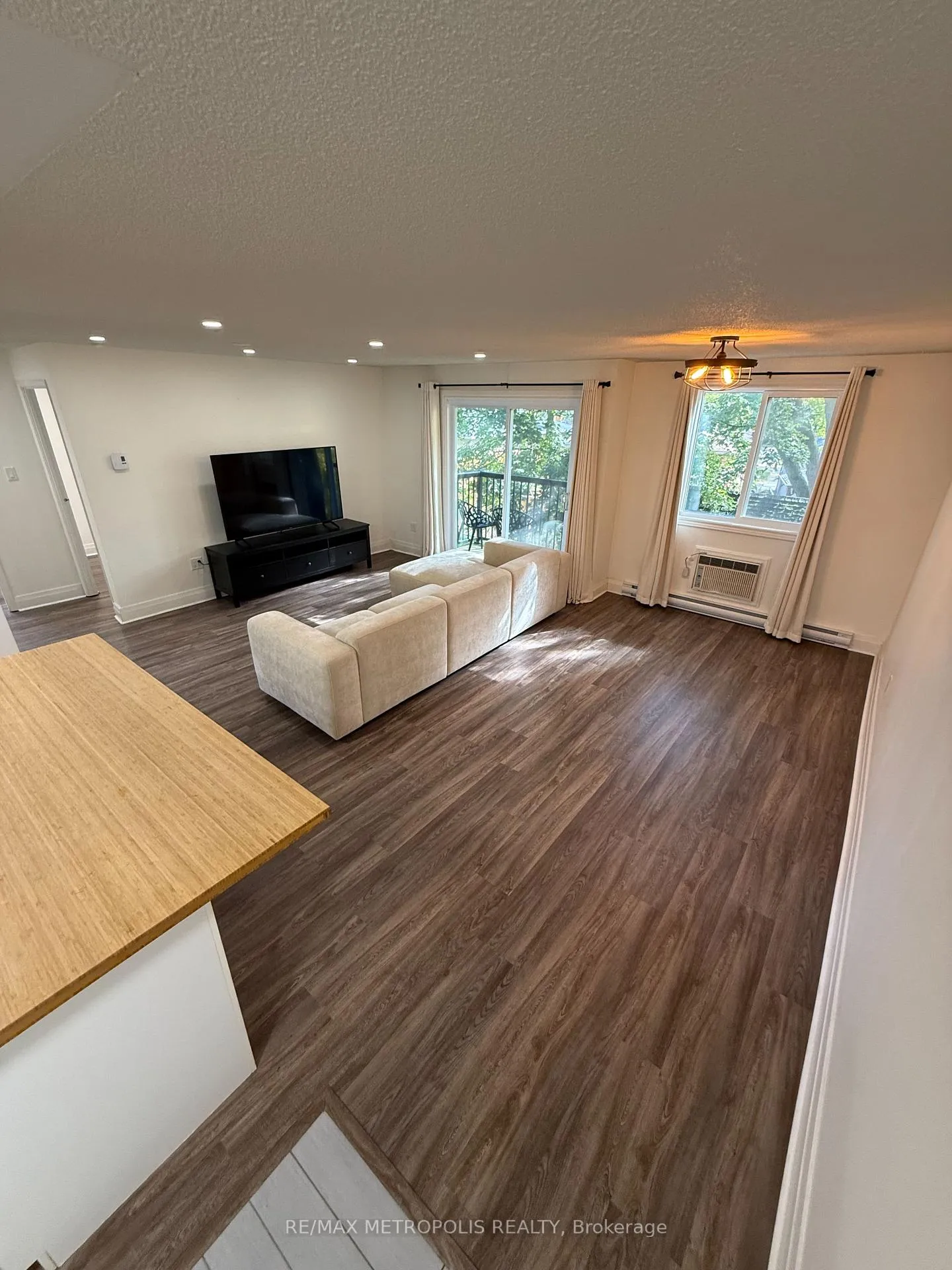 Photo 4 of Unit 201, 271 Eiwo Court, Waterloo — HOMEH