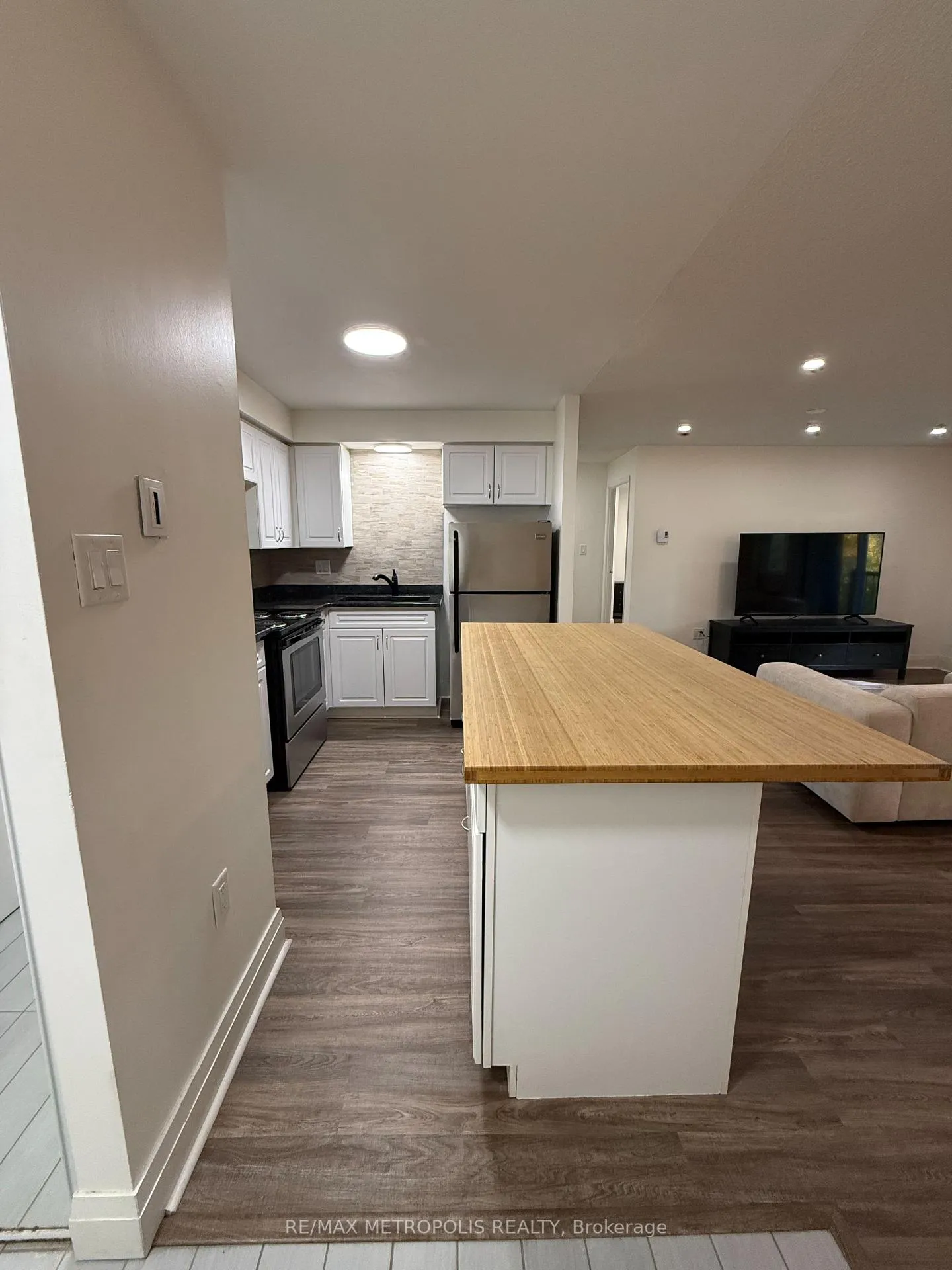 Photo 12 of Unit 201, 271 Eiwo Court, Waterloo — HOMEH