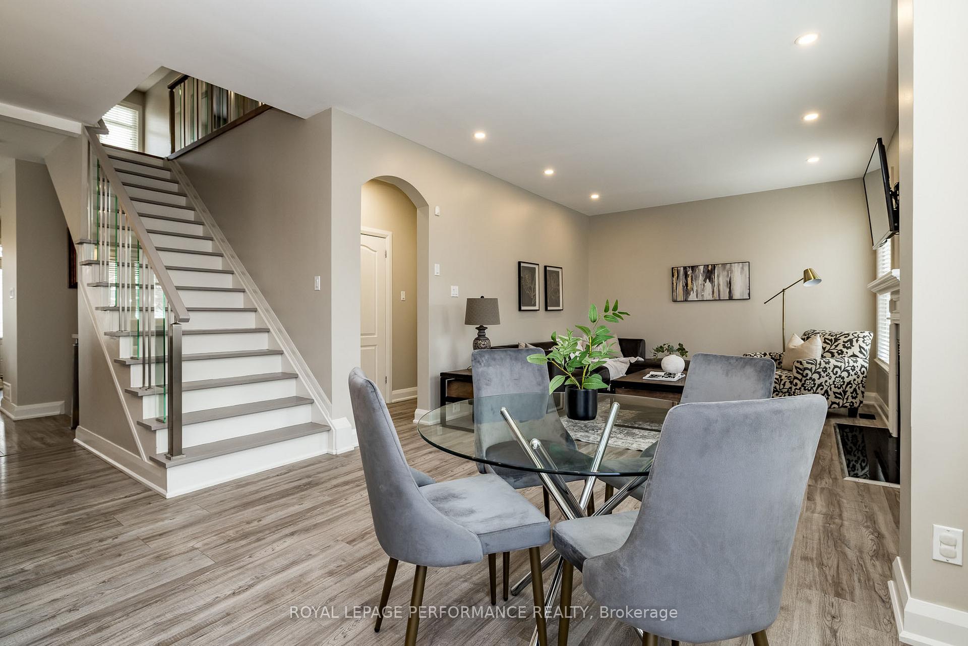 Photo 13 of 814 Feather Moss Way, Ottawa, Riverside South/Gloucester Glen — HOMEH
