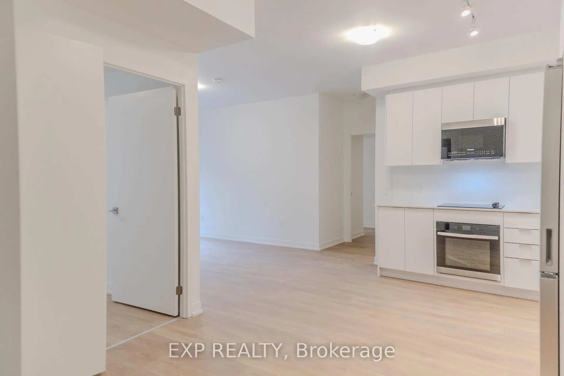 Photo 1 of Unit 327, 10 Abeja Street, Vaughan, Concord — HOMEH