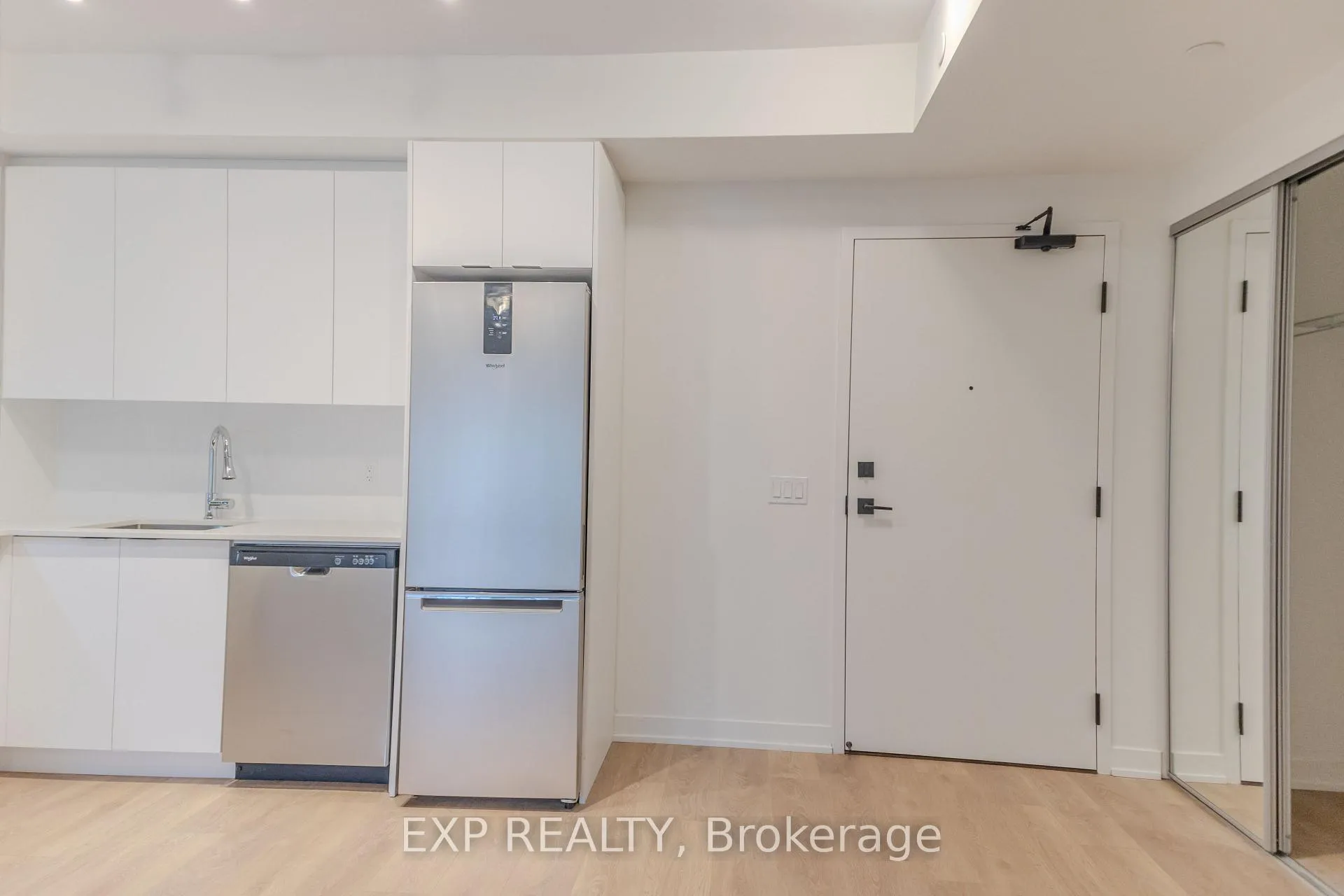 Photo 2 of Unit 327, 10 Abeja Street, Vaughan, Concord — HOMEH