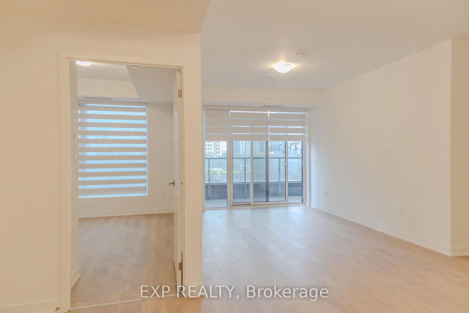 Photo 3 of Unit 327, 10 Abeja Street, Vaughan, Concord — HOMEH