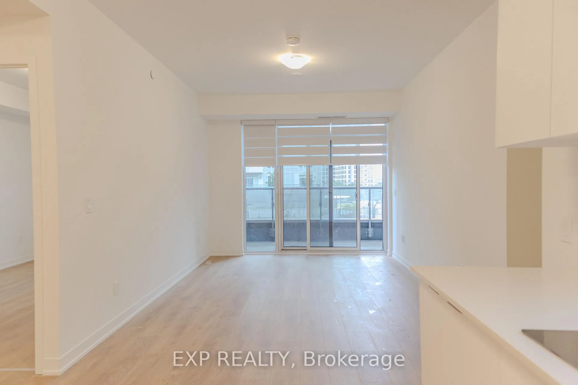 Photo 4 of Unit 327, 10 Abeja Street, Vaughan, Concord — HOMEH
