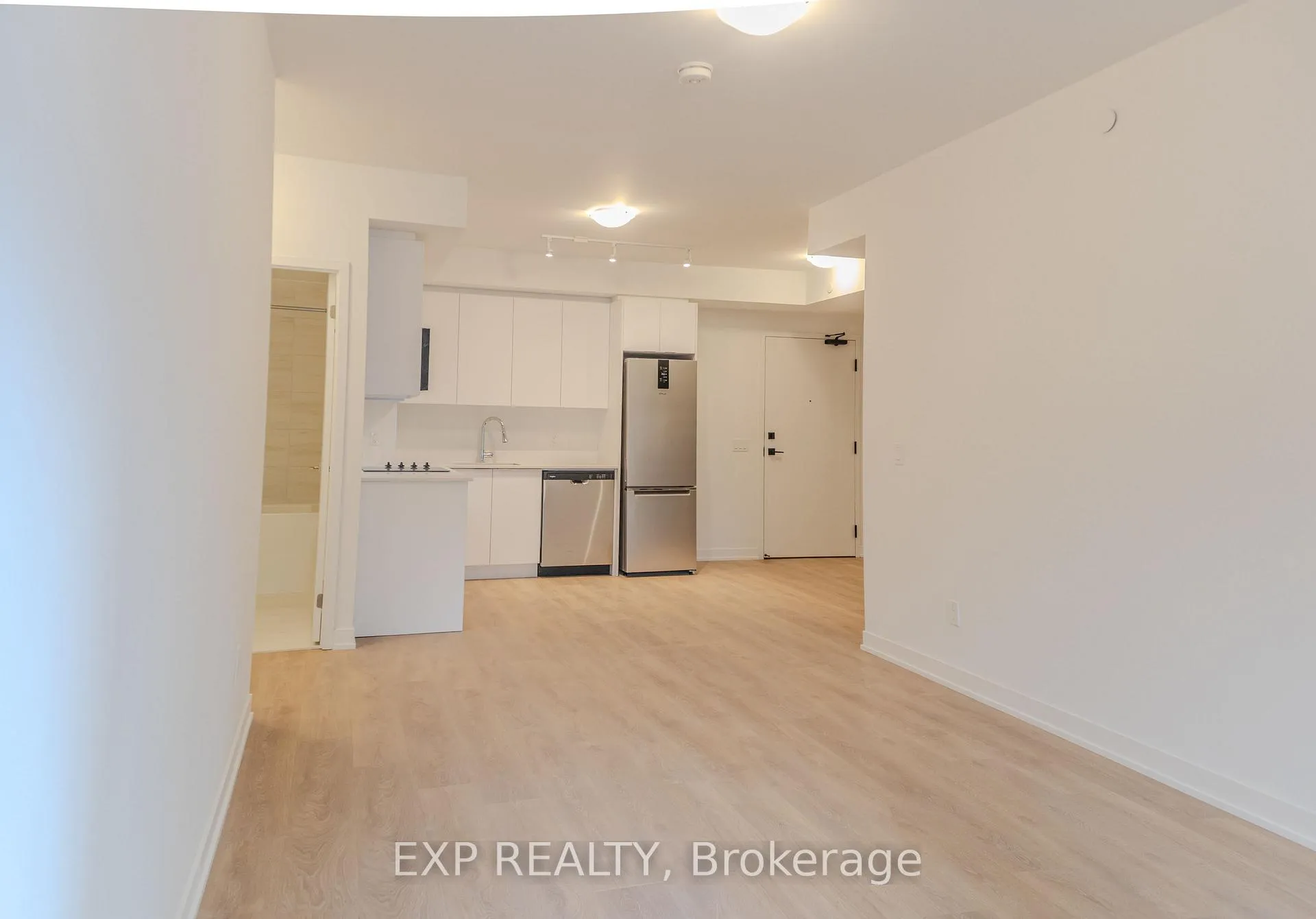 Photo 5 of Unit 327, 10 Abeja Street, Vaughan, Concord — HOMEH