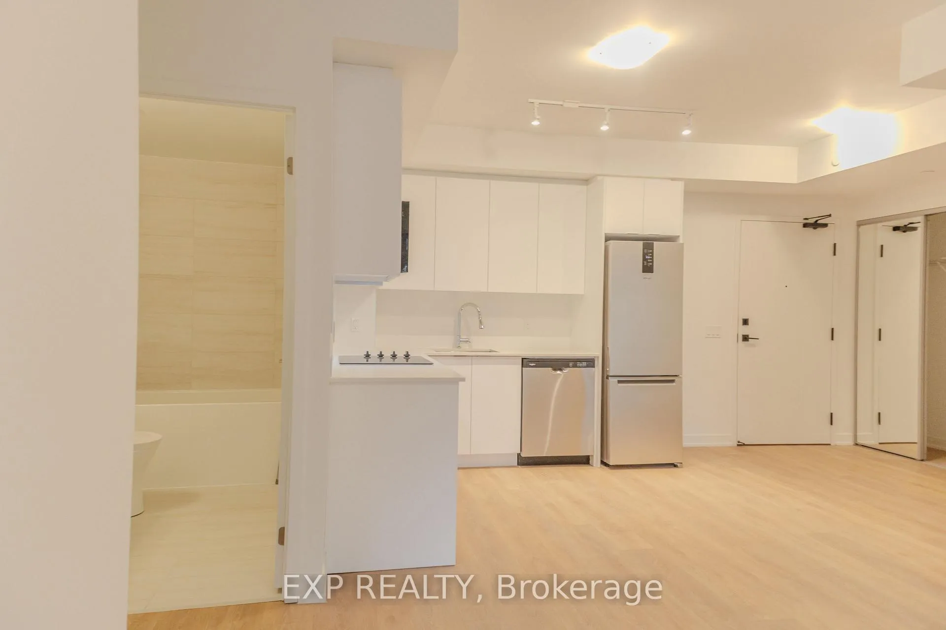 Photo 7 of Unit 327, 10 Abeja Street, Vaughan, Concord — HOMEH