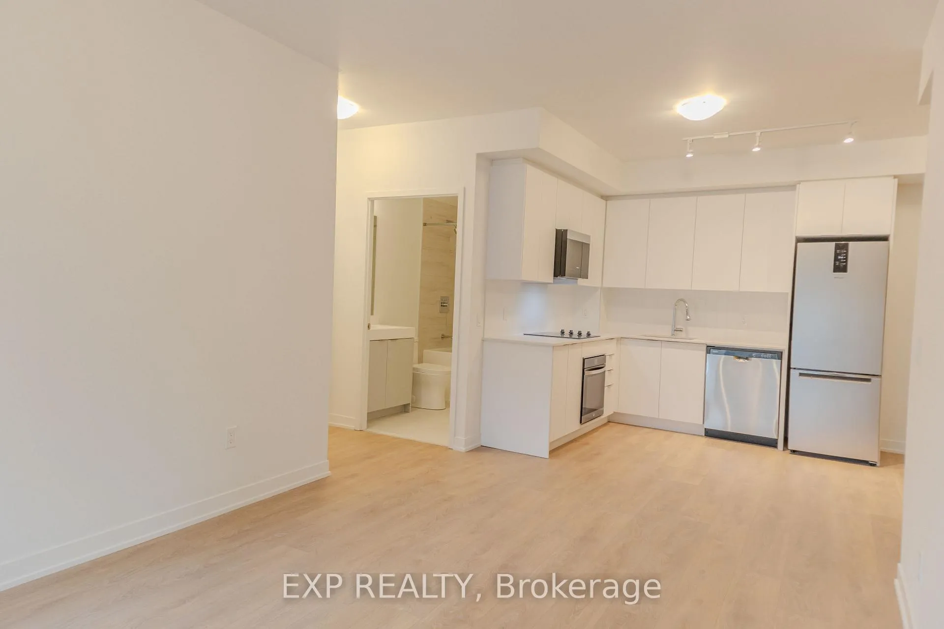Photo 8 of Unit 327, 10 Abeja Street, Vaughan, Concord — HOMEH