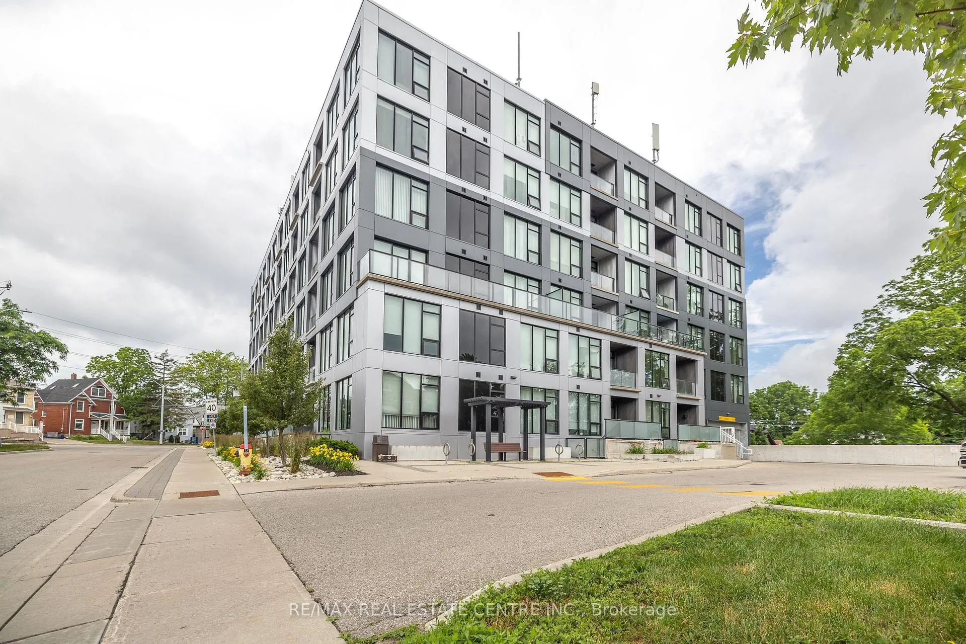 Photo 2 of Unit 412, 690 King Street W, Kitchener, KW Hospital — HOMEH