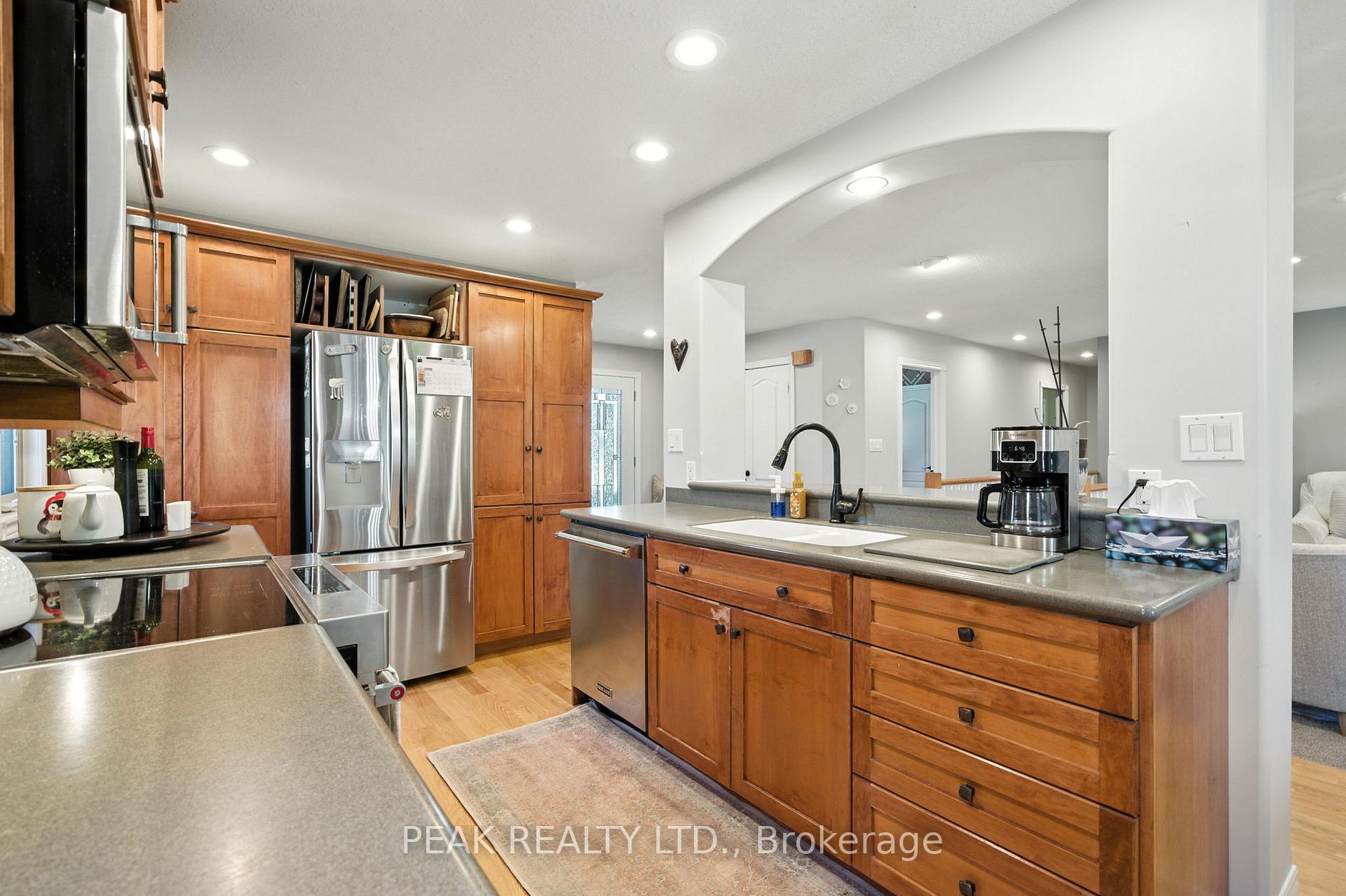 Photo 8 of 28 Macpherson Drive, Brant, Paris — HOMEH