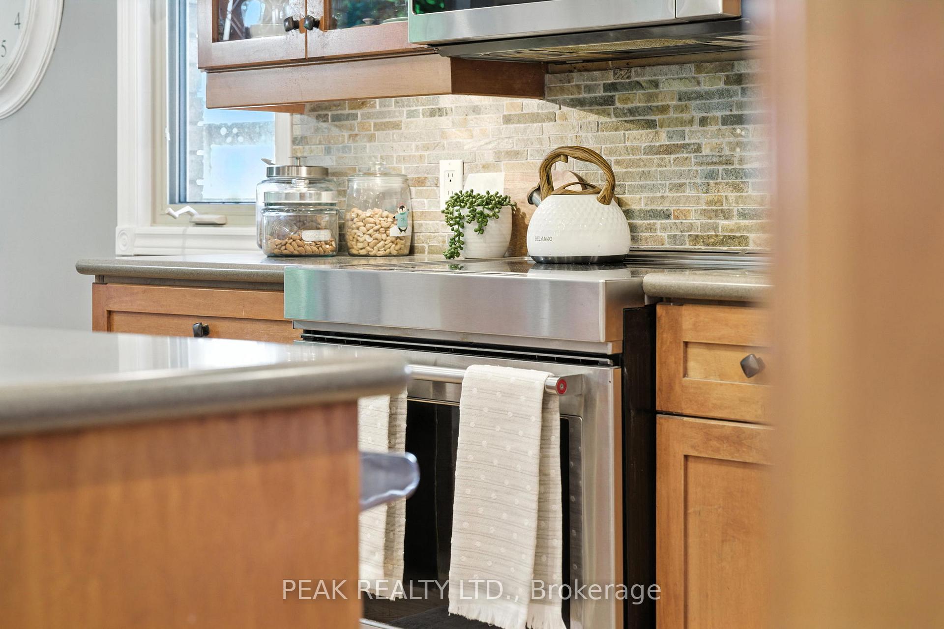 Photo 12 of 28 Macpherson Drive, Brant, Paris — HOMEH