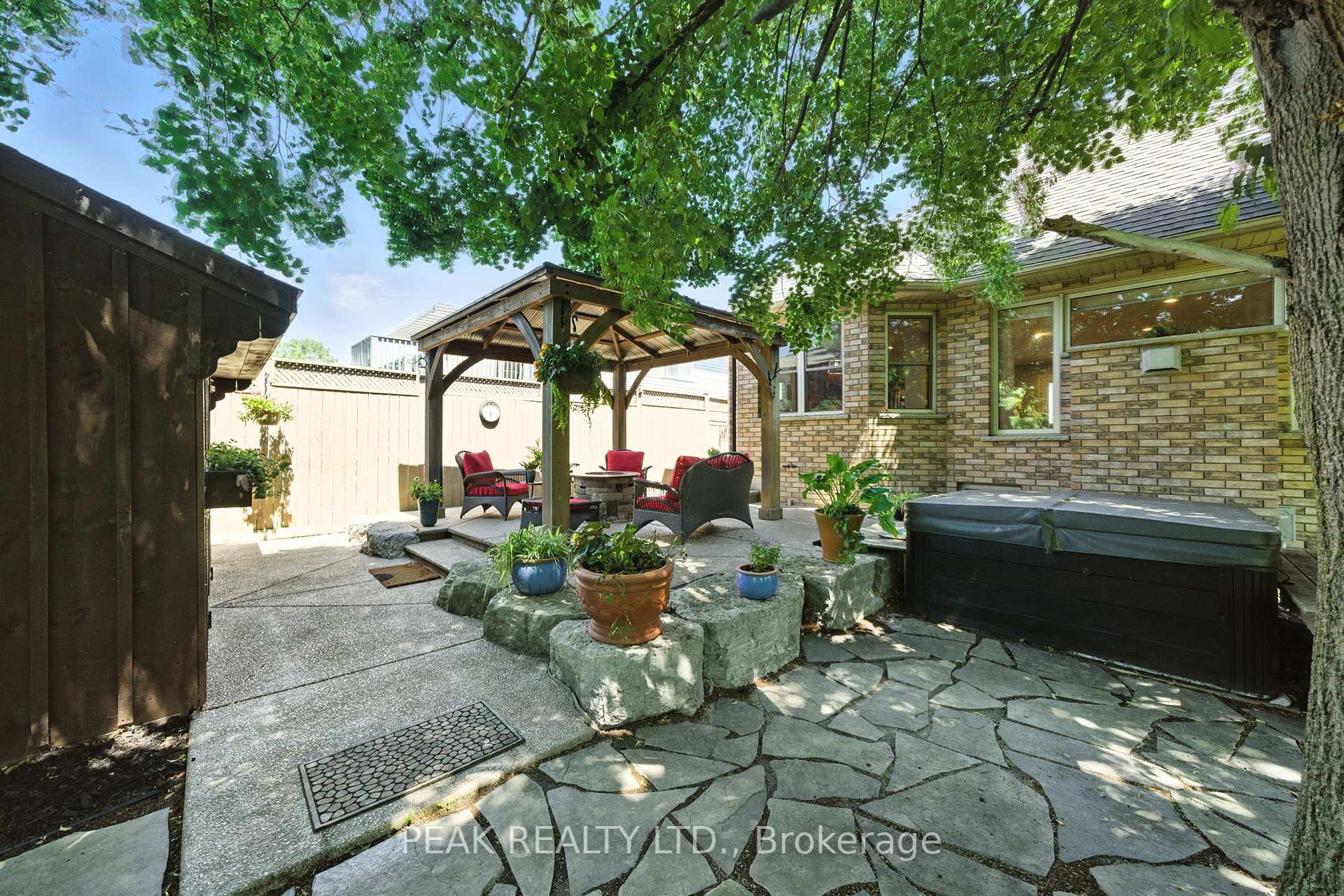 Photo 39 of 28 Macpherson Drive, Brant, Paris — HOMEH