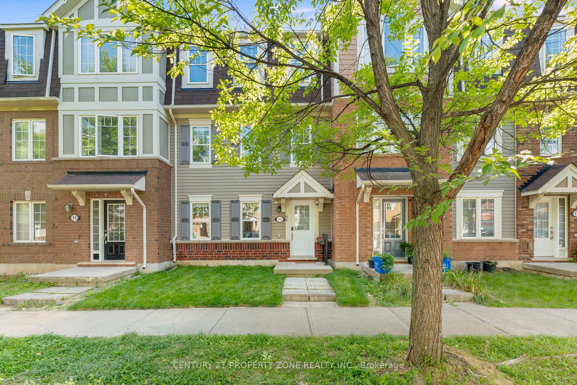 Photo 2 of 13 Portsdown Road, Brampton, Northwest Brampton — HOMEH