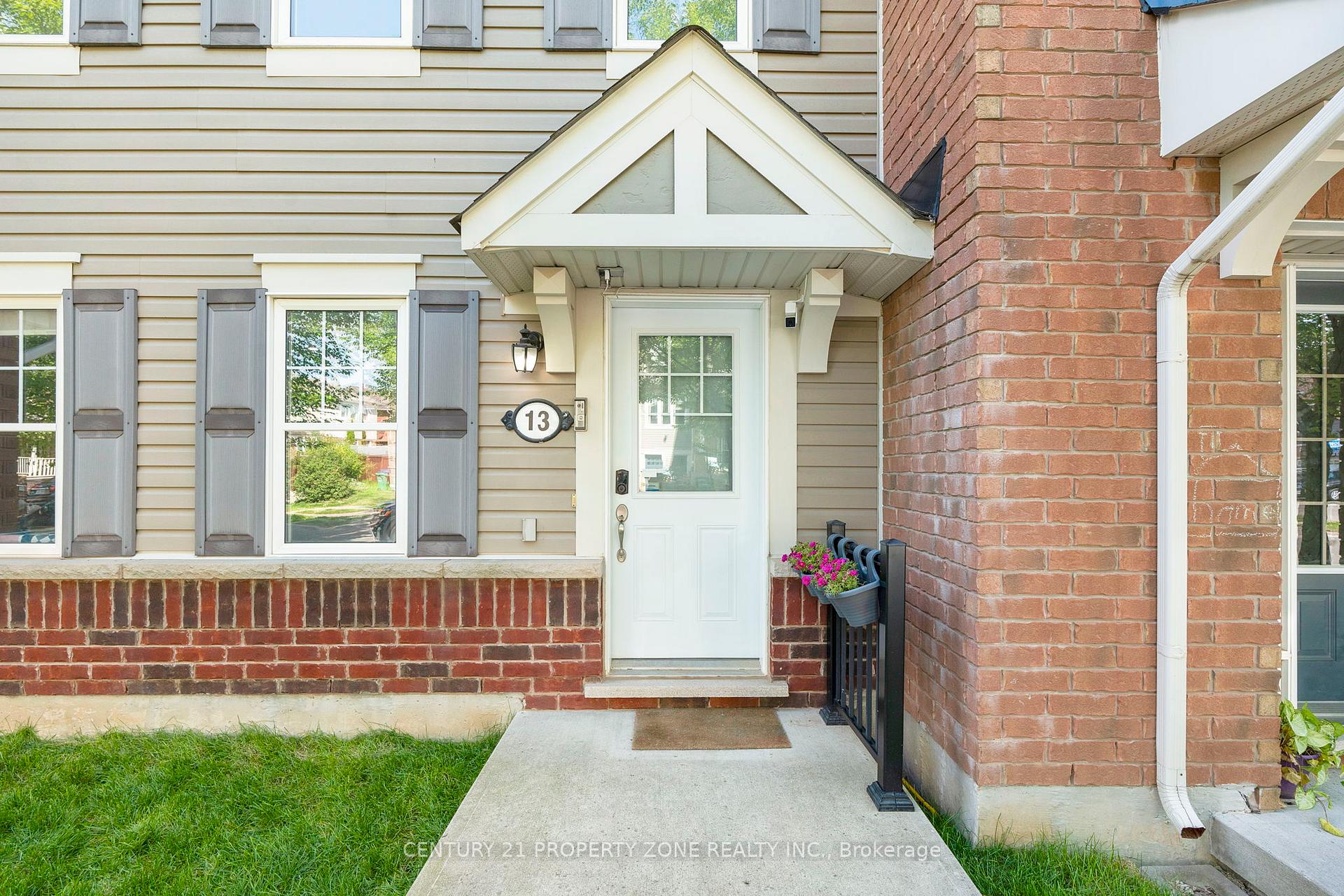Photo 3 of 13 Portsdown Road, Brampton, Northwest Brampton — HOMEH