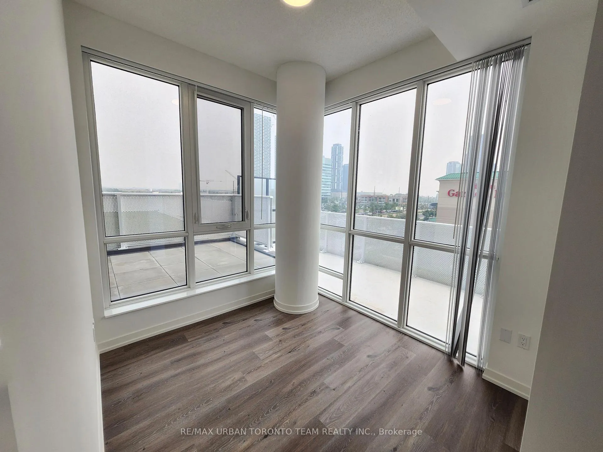 Photo 5 of Unit 705, 28 Interchange Way, Vaughan, Vaughan Corporate Centre — HOMEH
