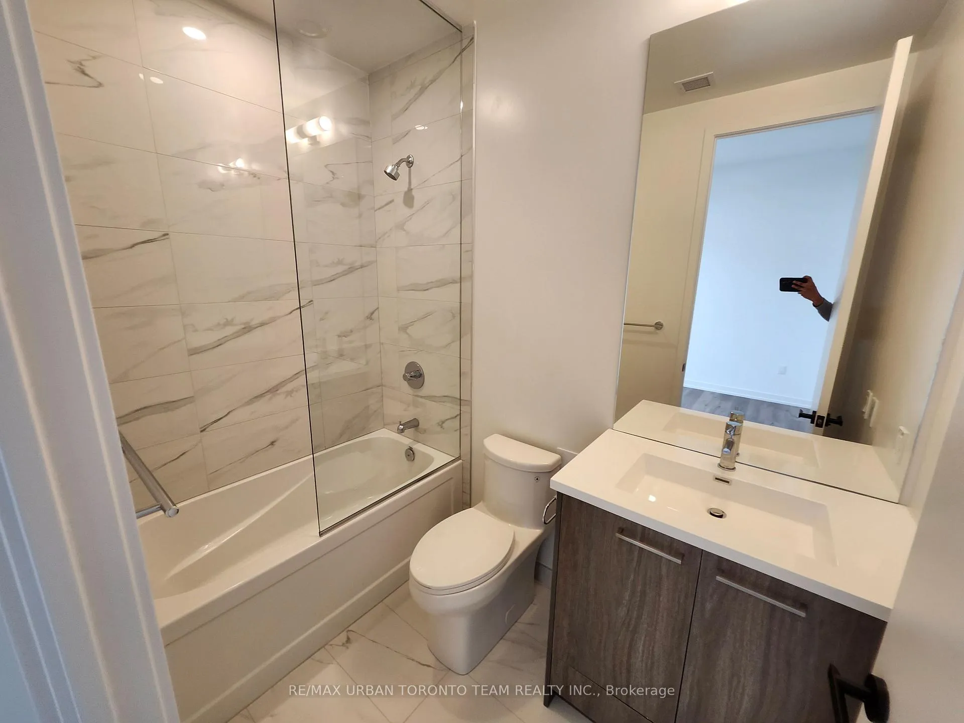 Photo 9 of Unit 705, 28 Interchange Way, Vaughan, Vaughan Corporate Centre — HOMEH