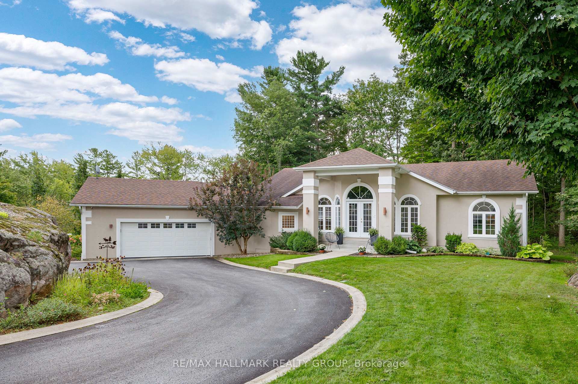 Photo 2 of 220 Garfield Street, Gananoque — HOMEH