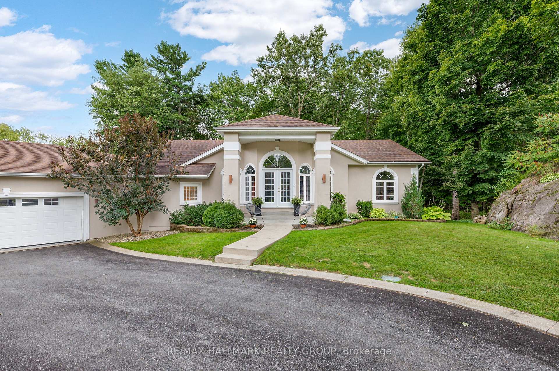 Photo 3 of 220 Garfield Street, Gananoque — HOMEH