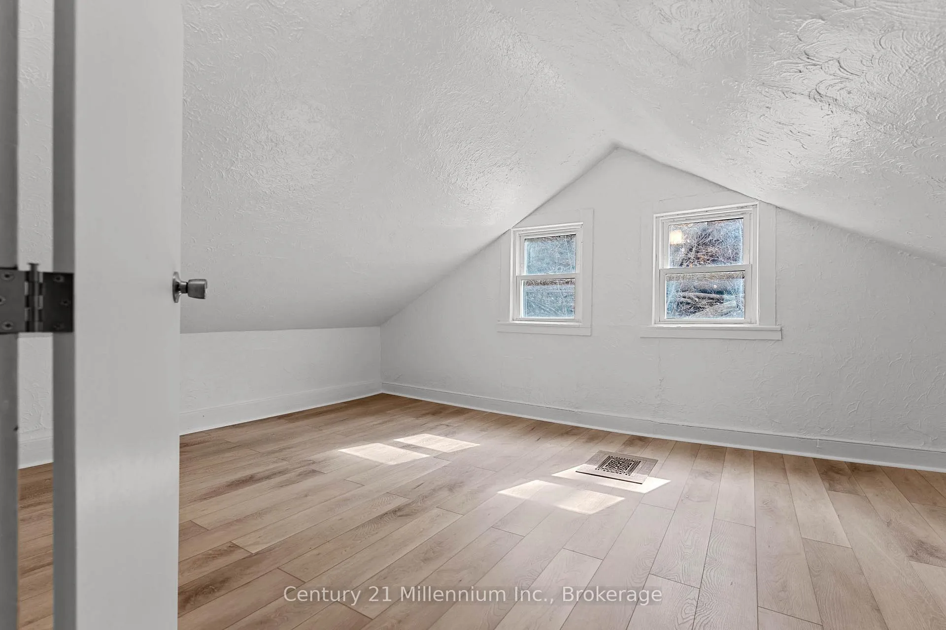 Photo 26 of 440 13th Street E, Owen Sound — HOMEH