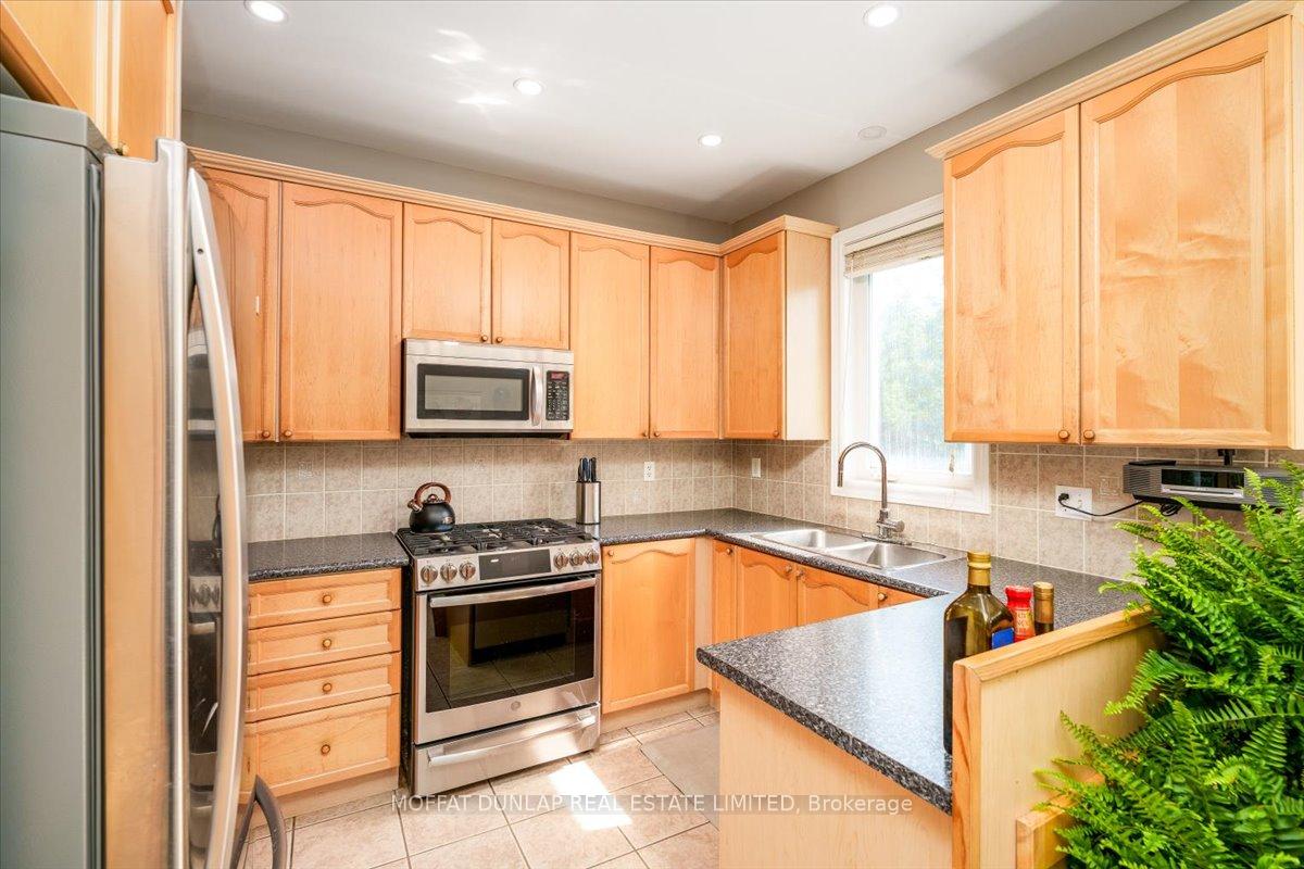 Photo 9 of 13 Evans Ridge, Caledon, Bolton North — HOMEH