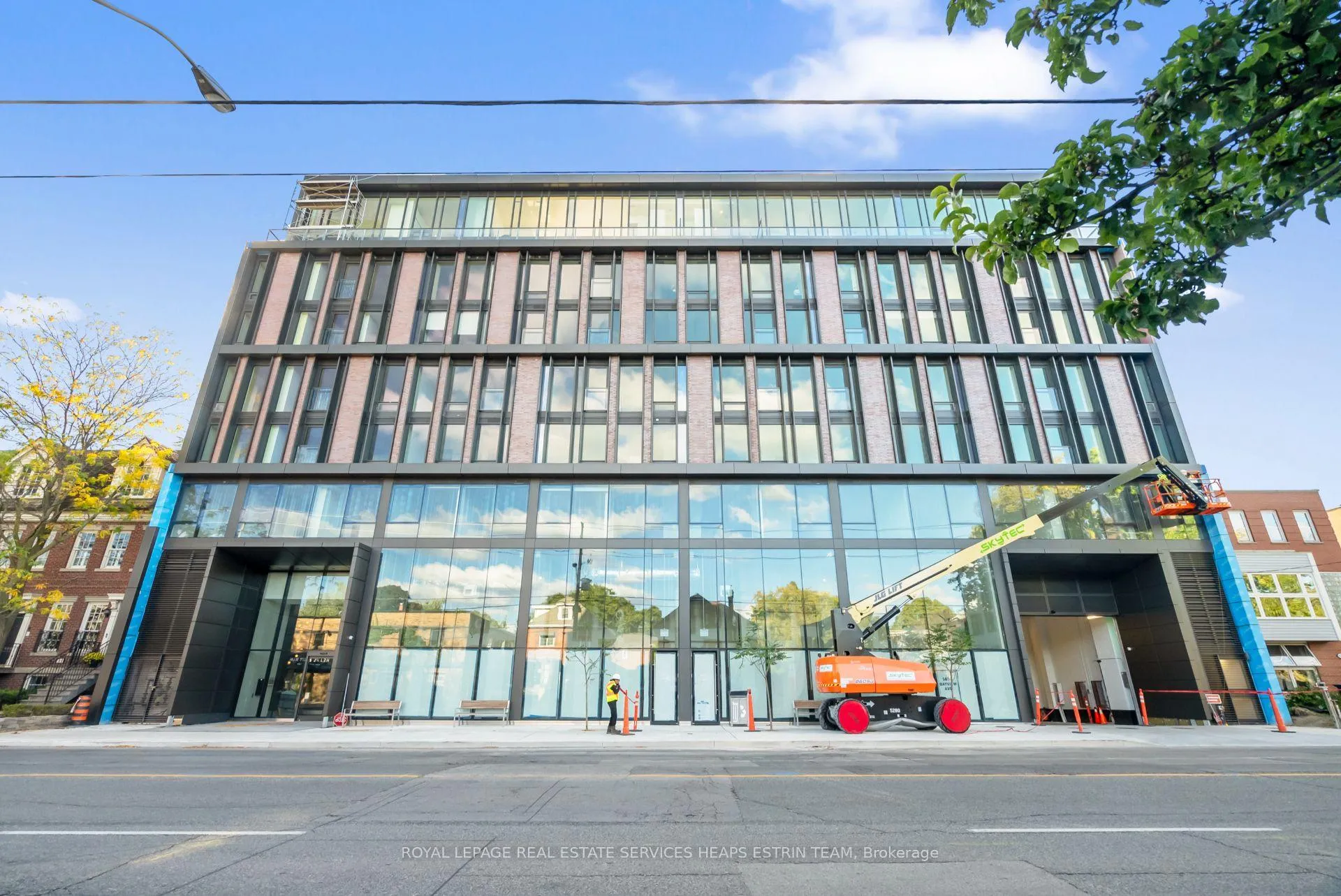 Front of Unit 310, 1414 Bayview Avenue