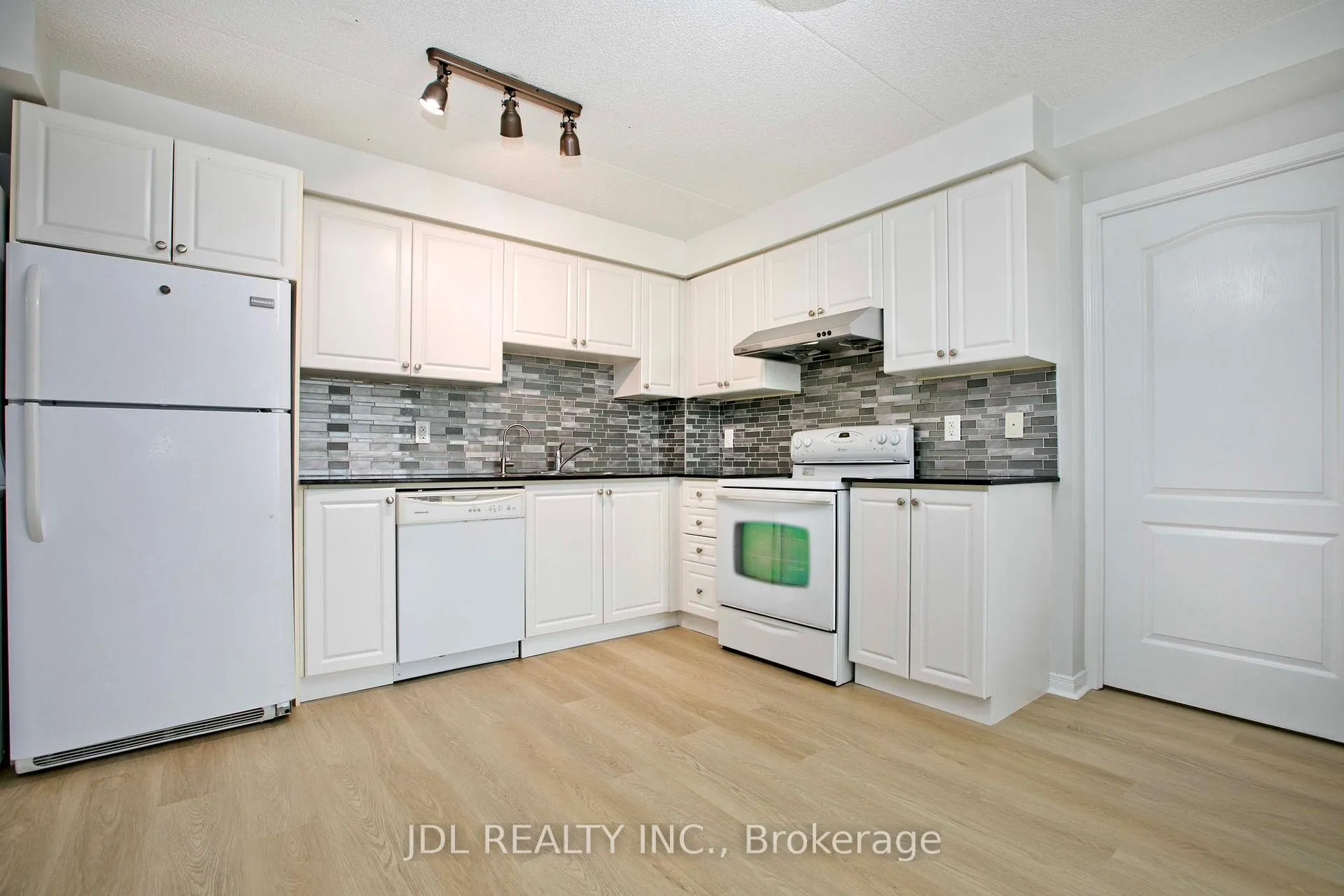 Front of Unit 715, 4600 Steeles Avenue E