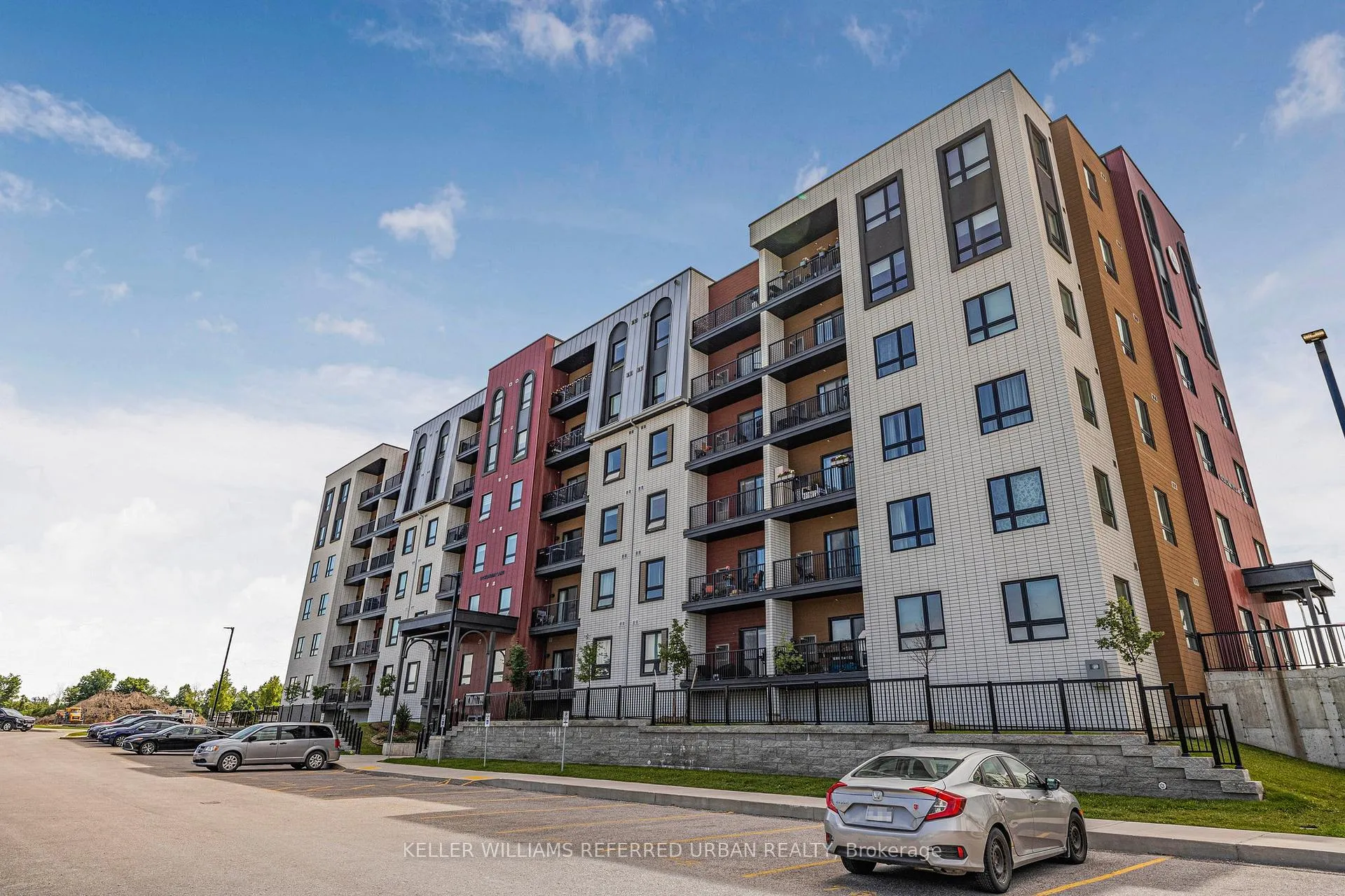 Photo 2 of Unit 104, 10 Culinary Lane, Barrie, Rural Barrie Southeast — HOMEH