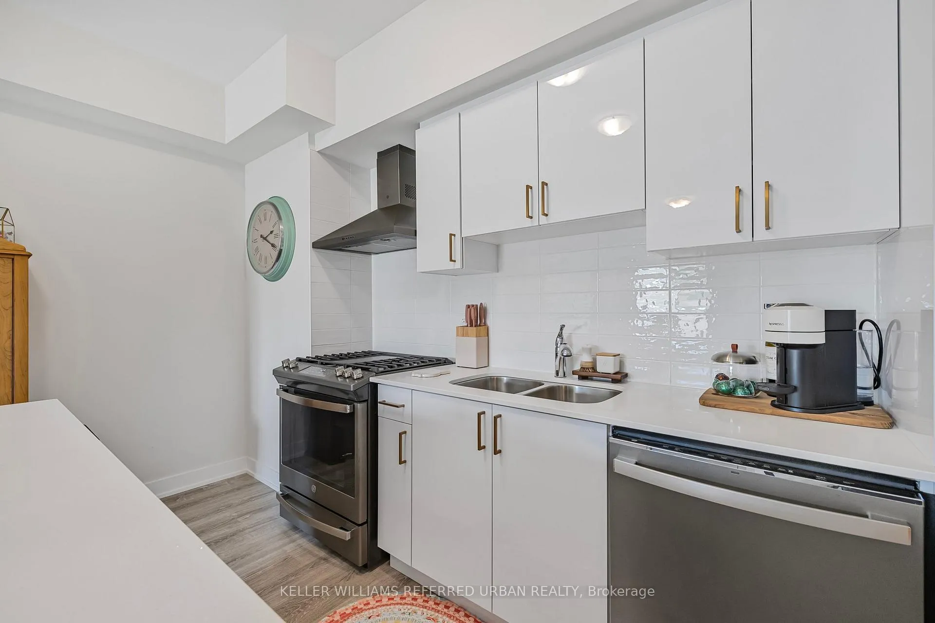 Photo 8 of Unit 104, 10 Culinary Lane, Barrie, Rural Barrie Southeast — HOMEH