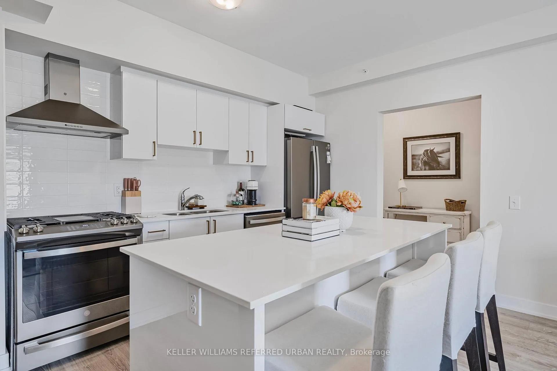 Photo 9 of Unit 104, 10 Culinary Lane, Barrie, Rural Barrie Southeast — HOMEH