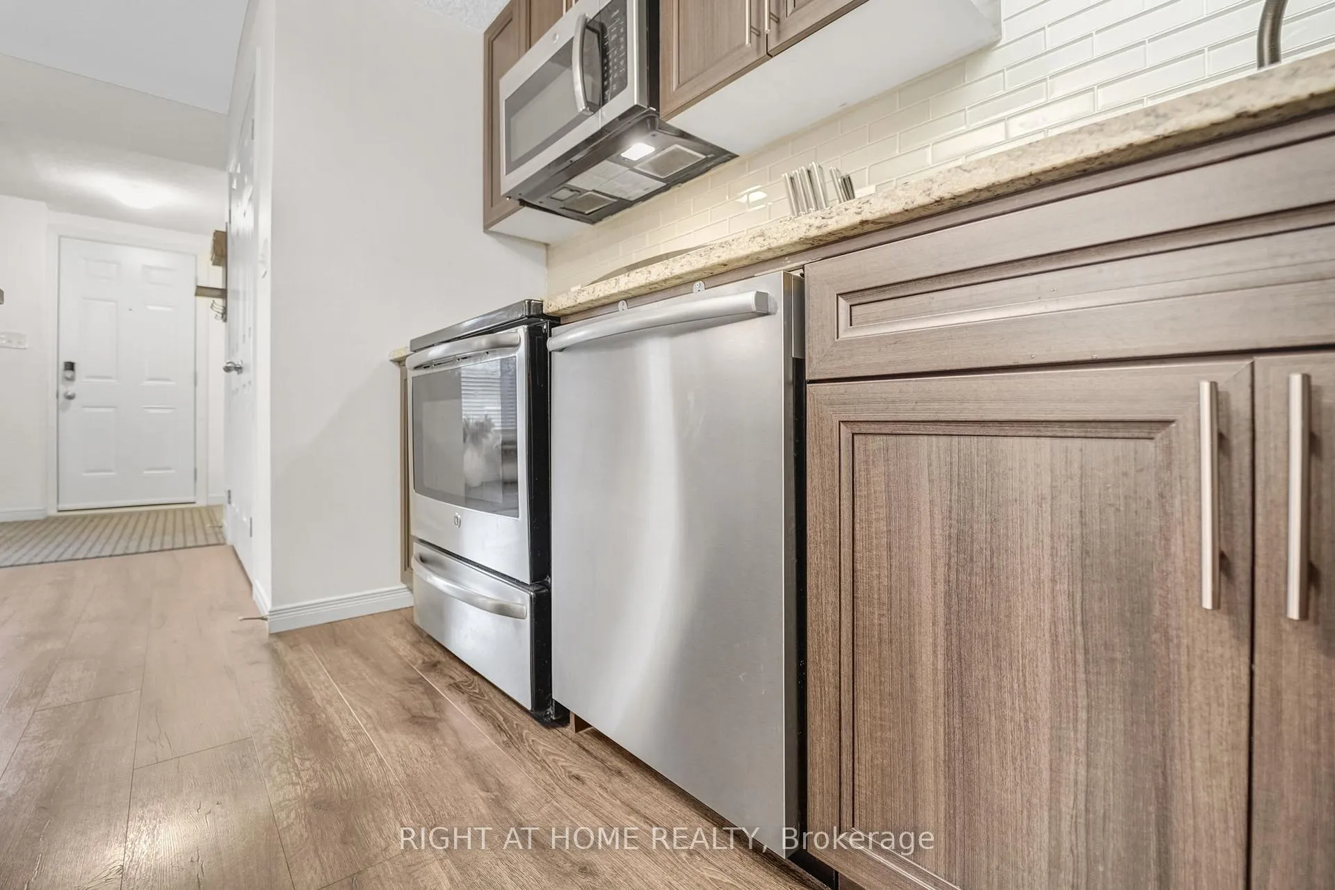 Photo 20 of Unit D, 20 Sienna Street, Kitchener — HOMEH