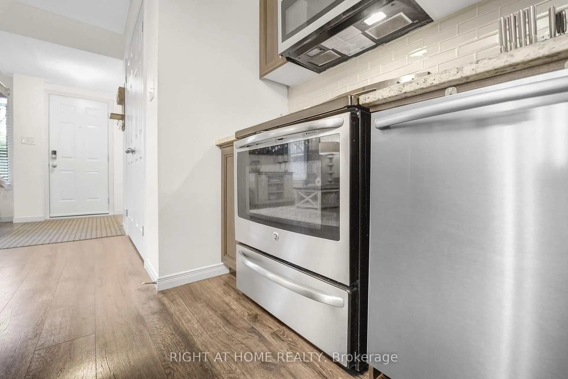 Photo 21 of Unit D, 20 Sienna Street, Kitchener — HOMEH