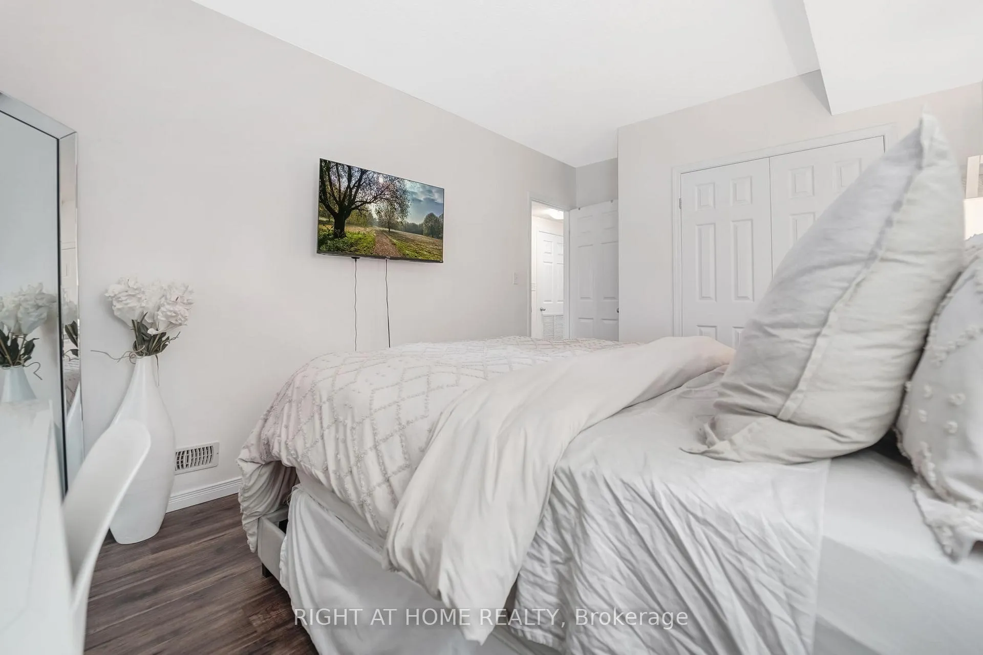 Photo 30 of Unit D, 20 Sienna Street, Kitchener — HOMEH