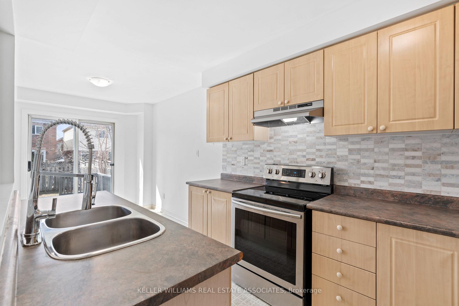 Photo 6 of 33 Lax Avenue, Ajax, Central — HOMEH