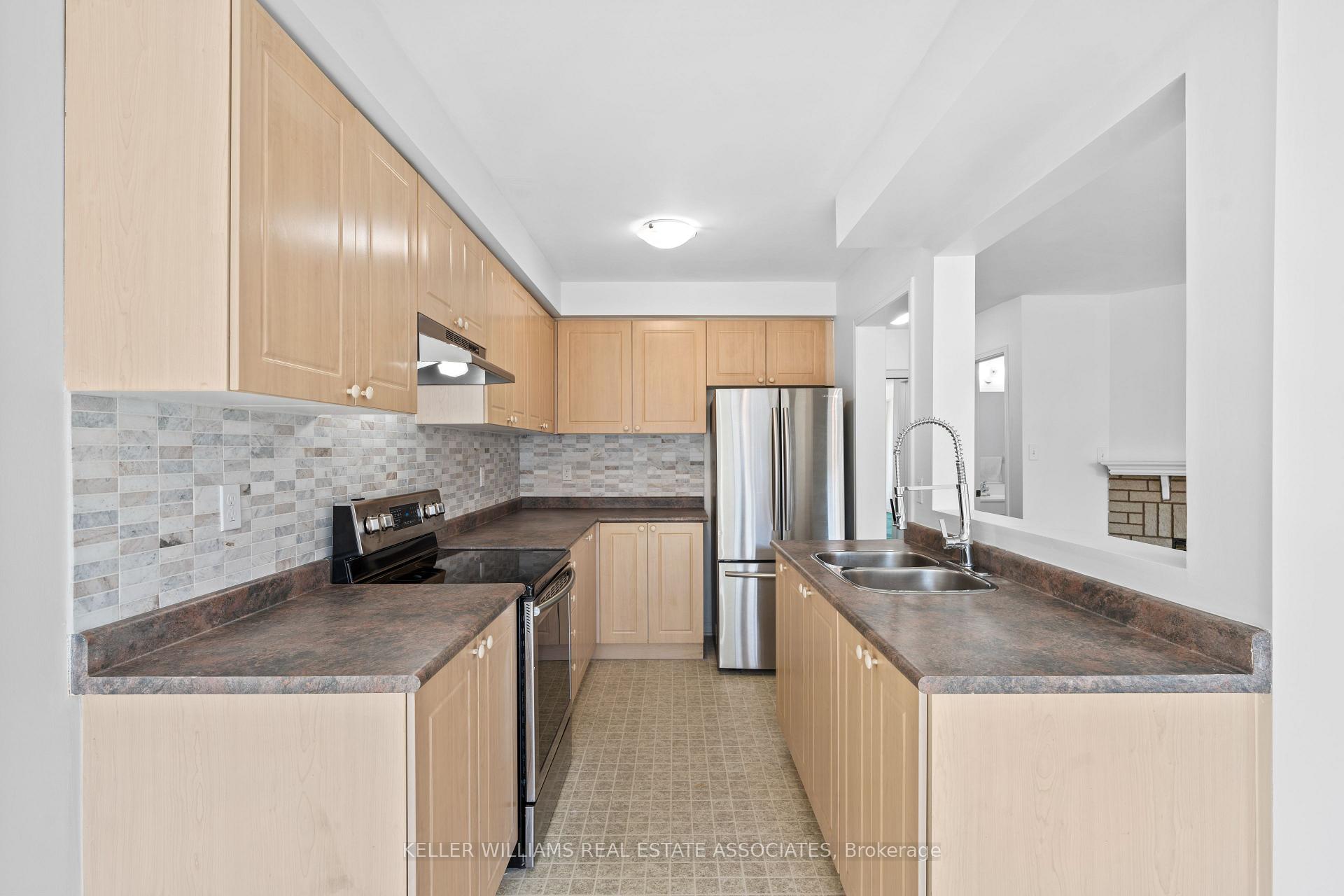 Photo 7 of 33 Lax Avenue, Ajax, Central — HOMEH