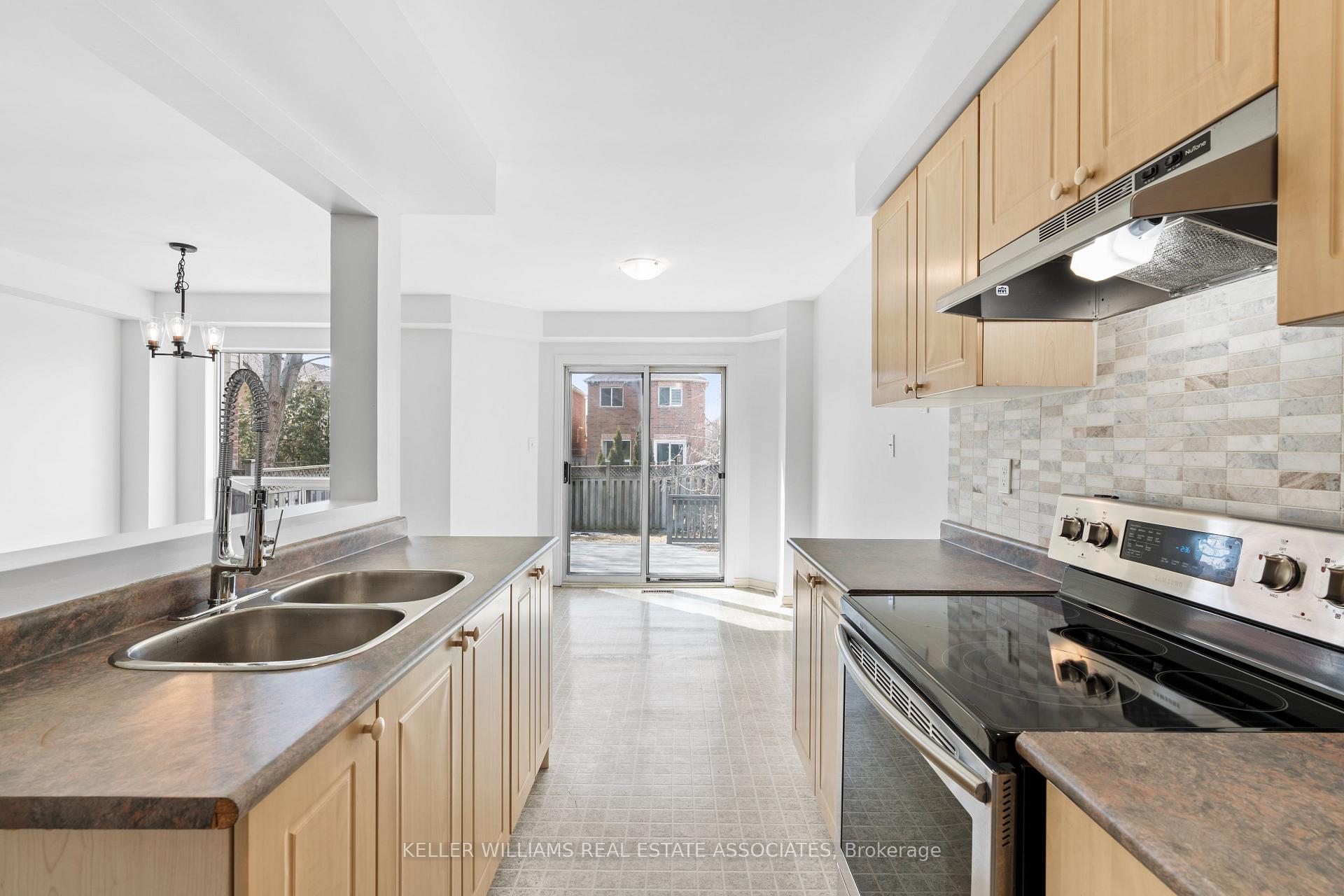 Photo 9 of 33 Lax Avenue, Ajax, Central — HOMEH