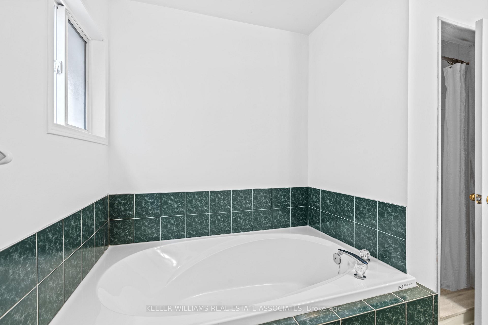 Photo 20 of 33 Lax Avenue, Ajax, Central — HOMEH